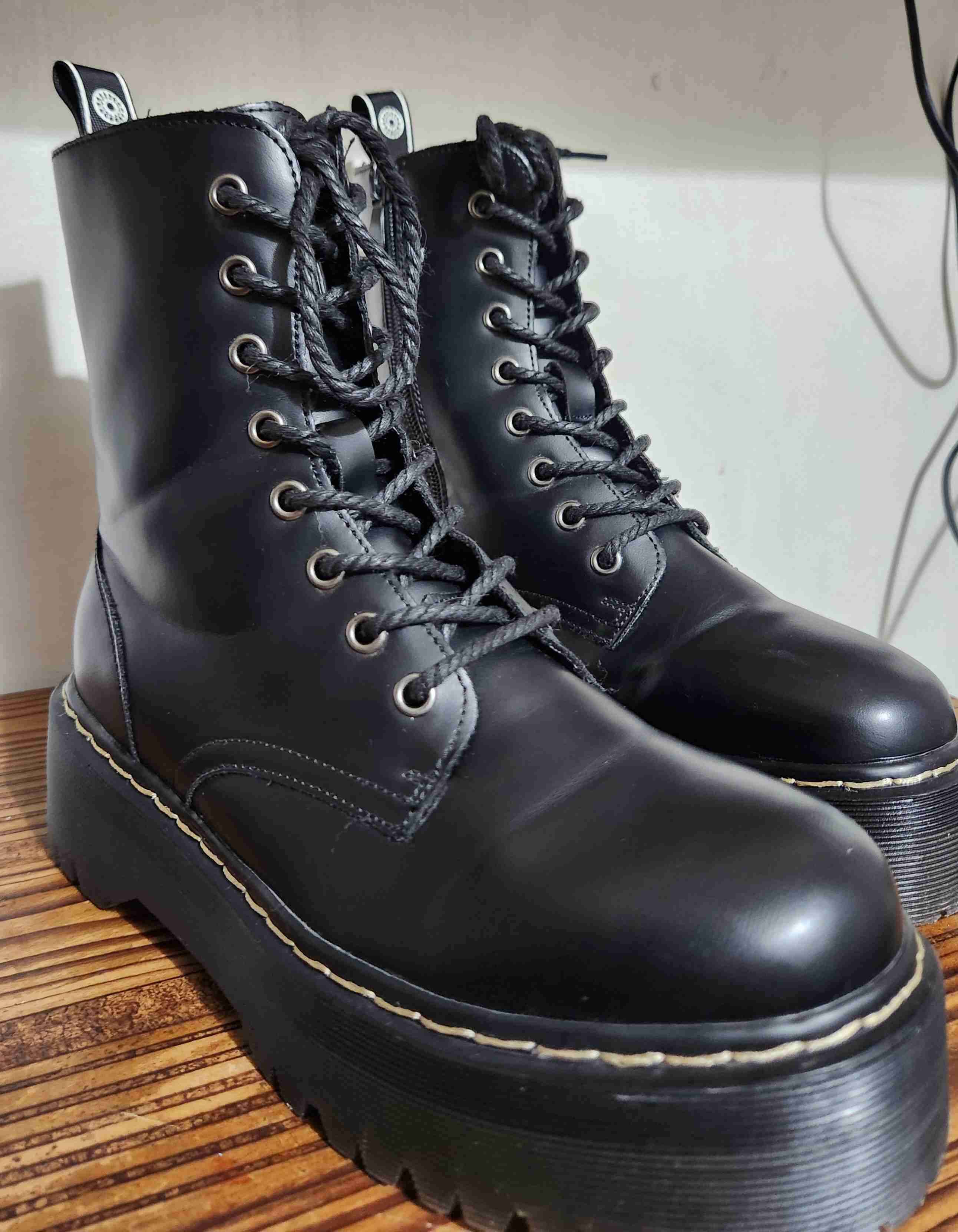 Botas negras con plataforma - miniatura 1