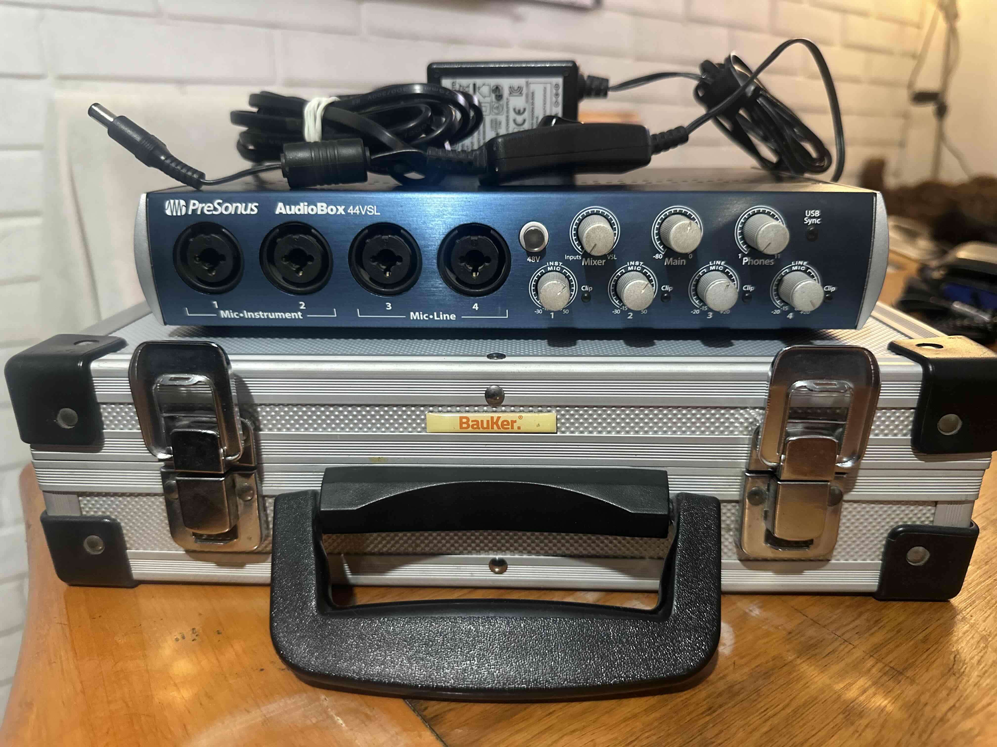 Interfaz de audio PreSonus AudioBox - miniatura 1