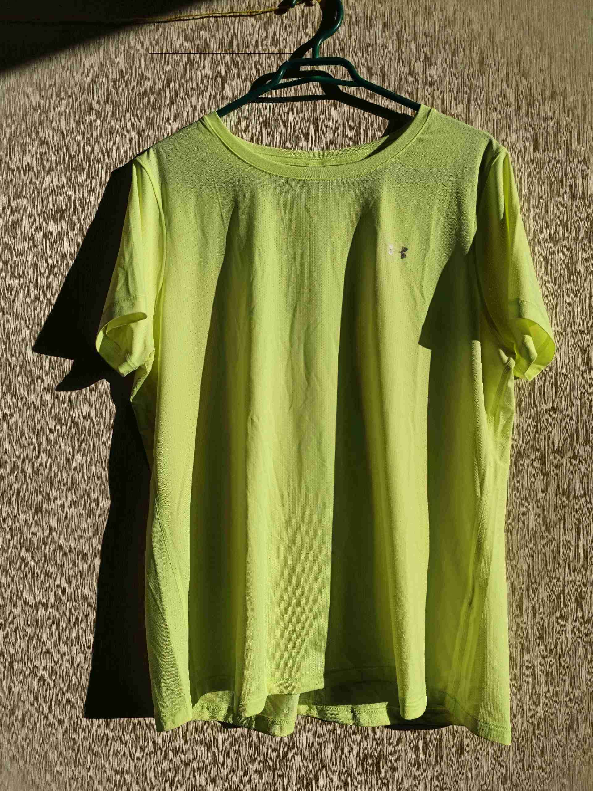 Polera deportiva verde neón - miniatura 3