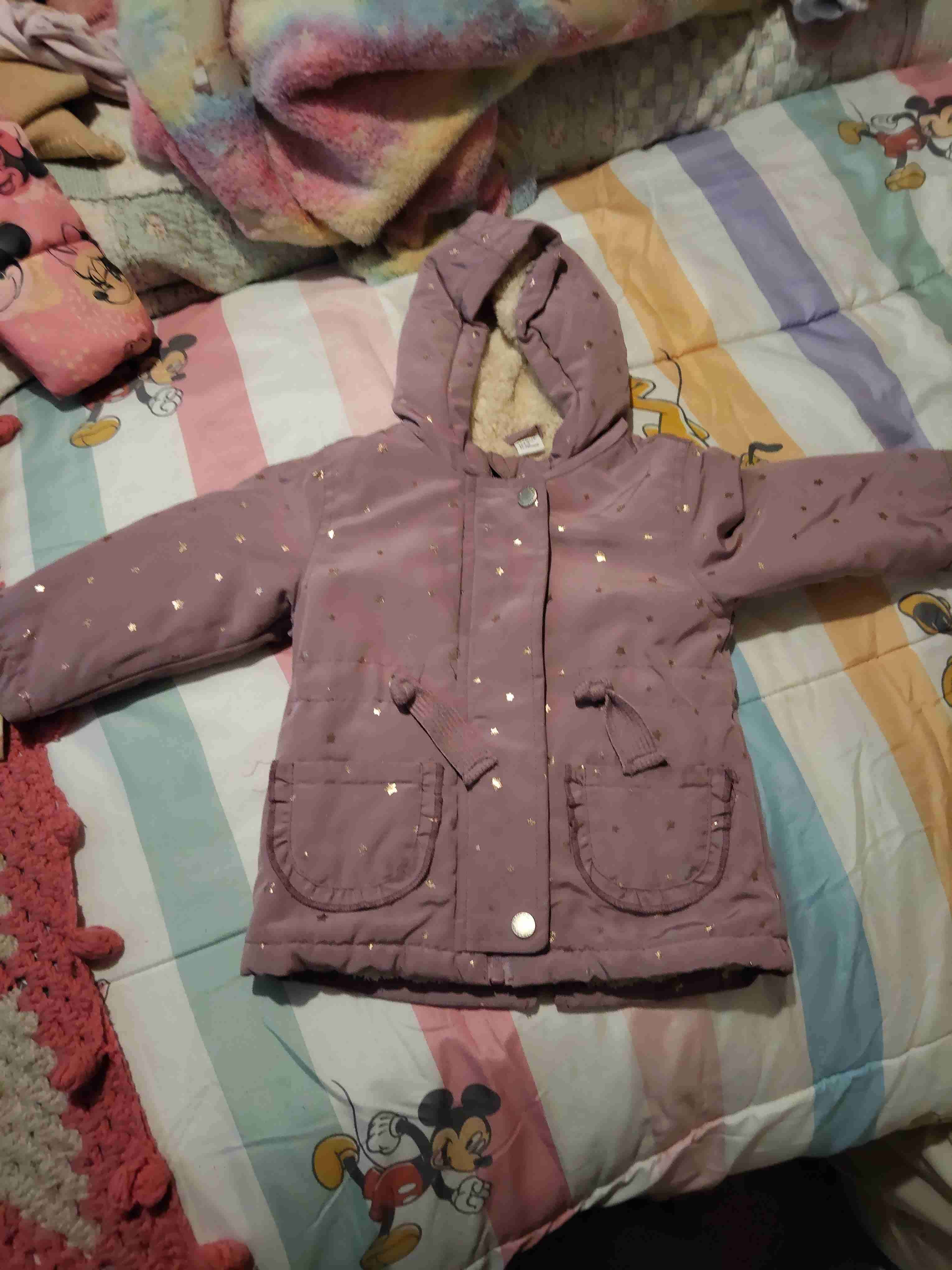 Chaqueta infantil lila con capucha