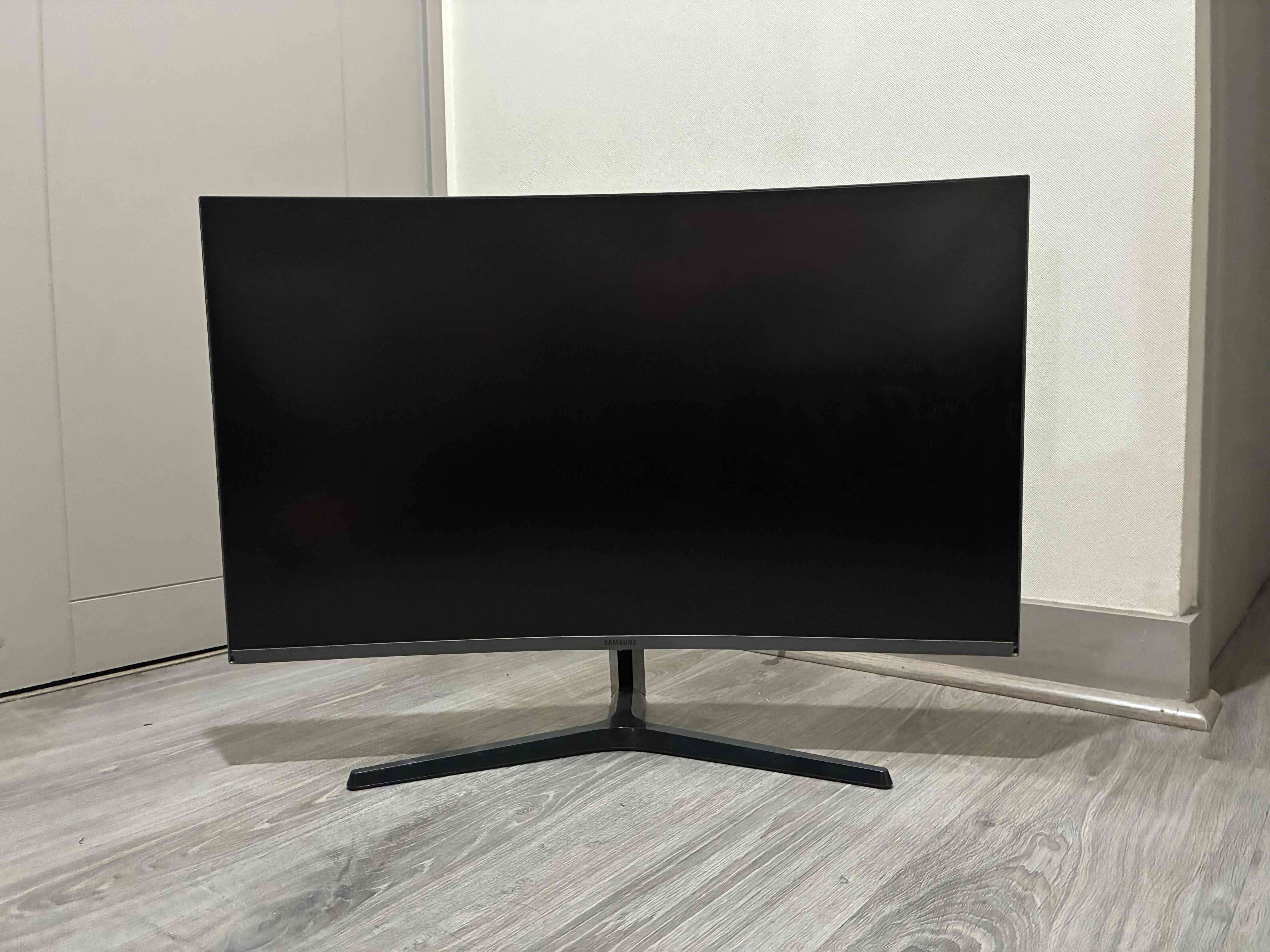 Monitor gamer curvo 32” 144 Hz - miniatura 1