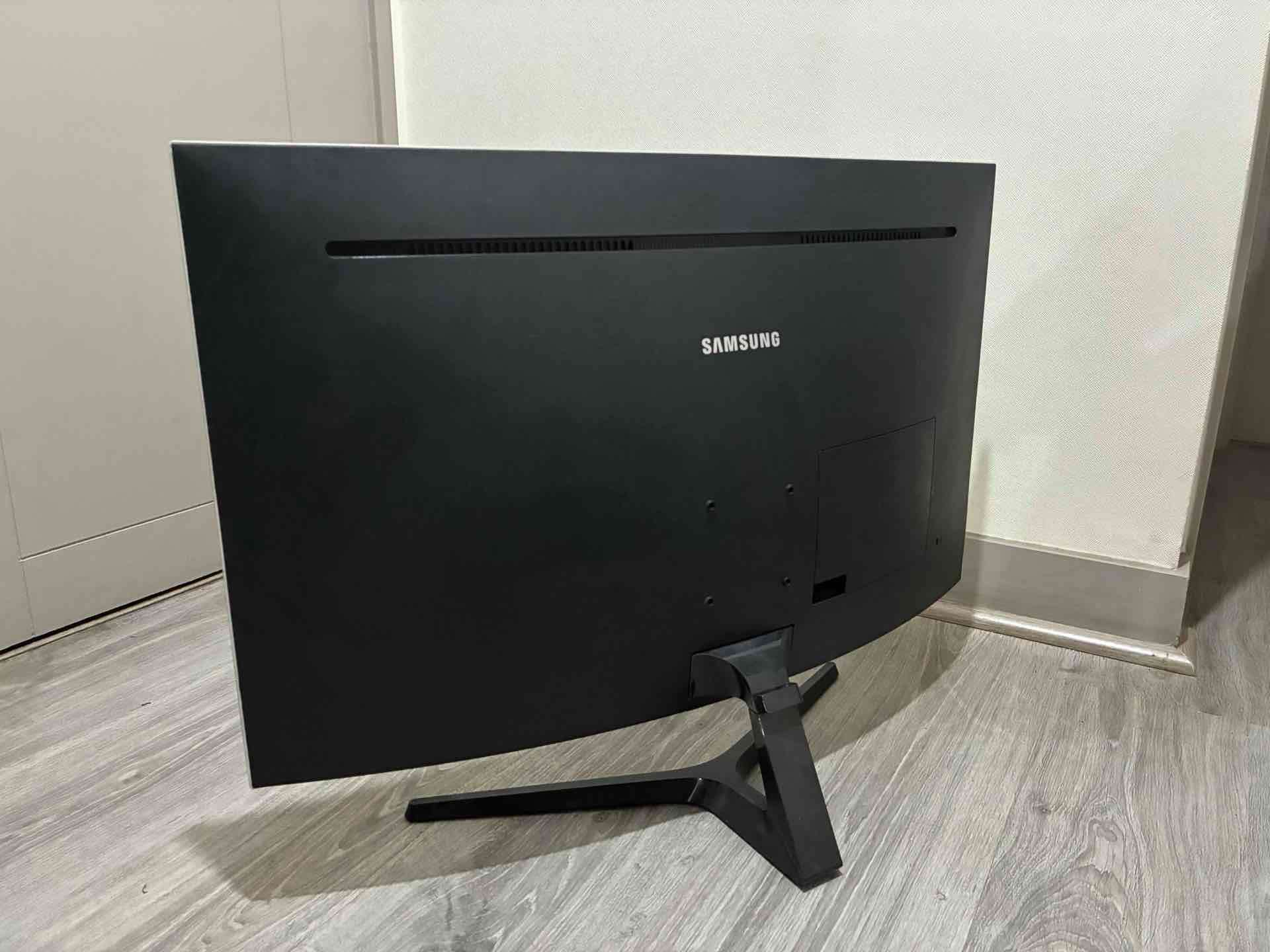 Monitor gamer curvo 32” 144 Hz - miniatura 2