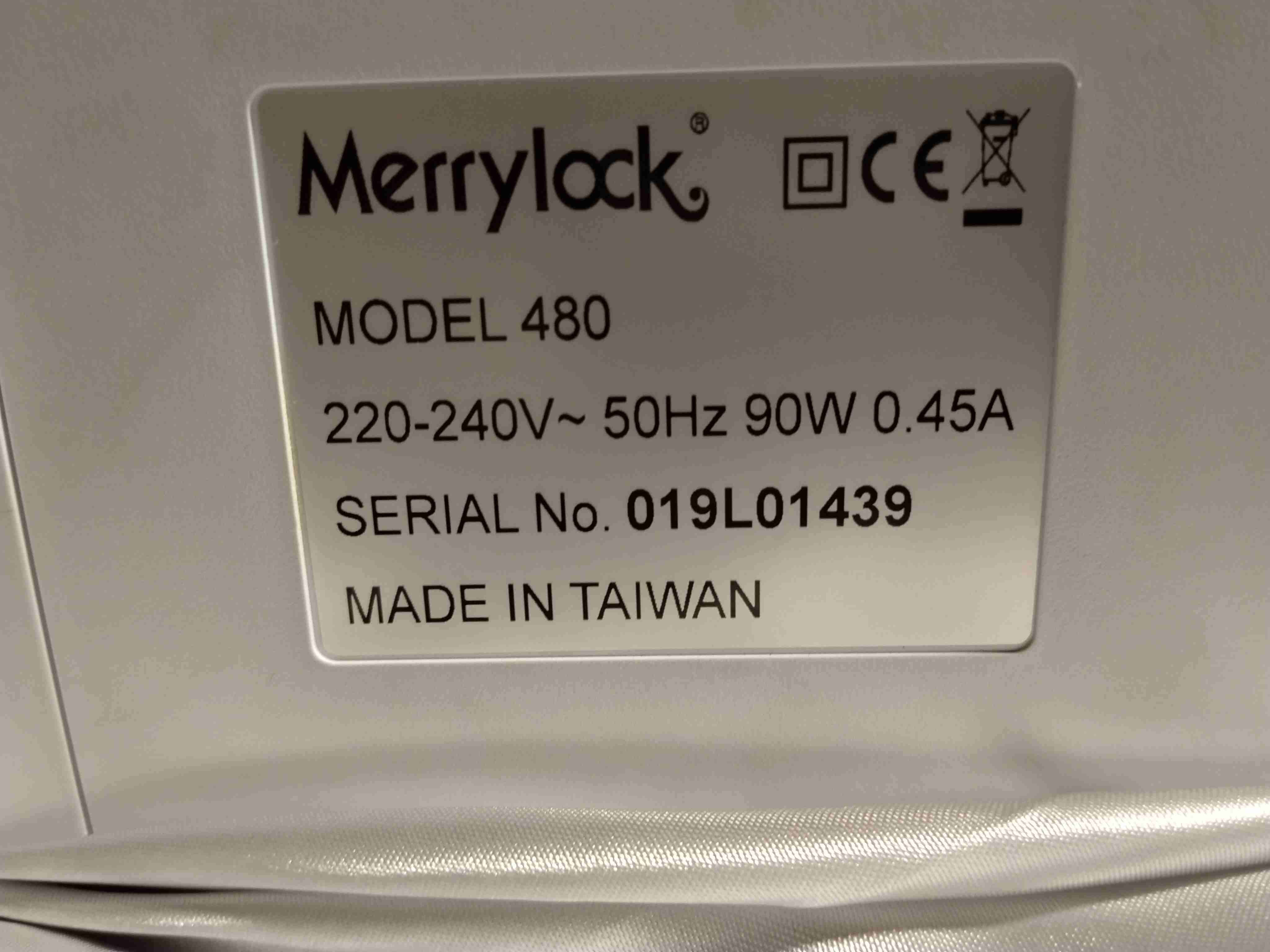 Máquina Overlock Merrylock 480 - miniatura 4