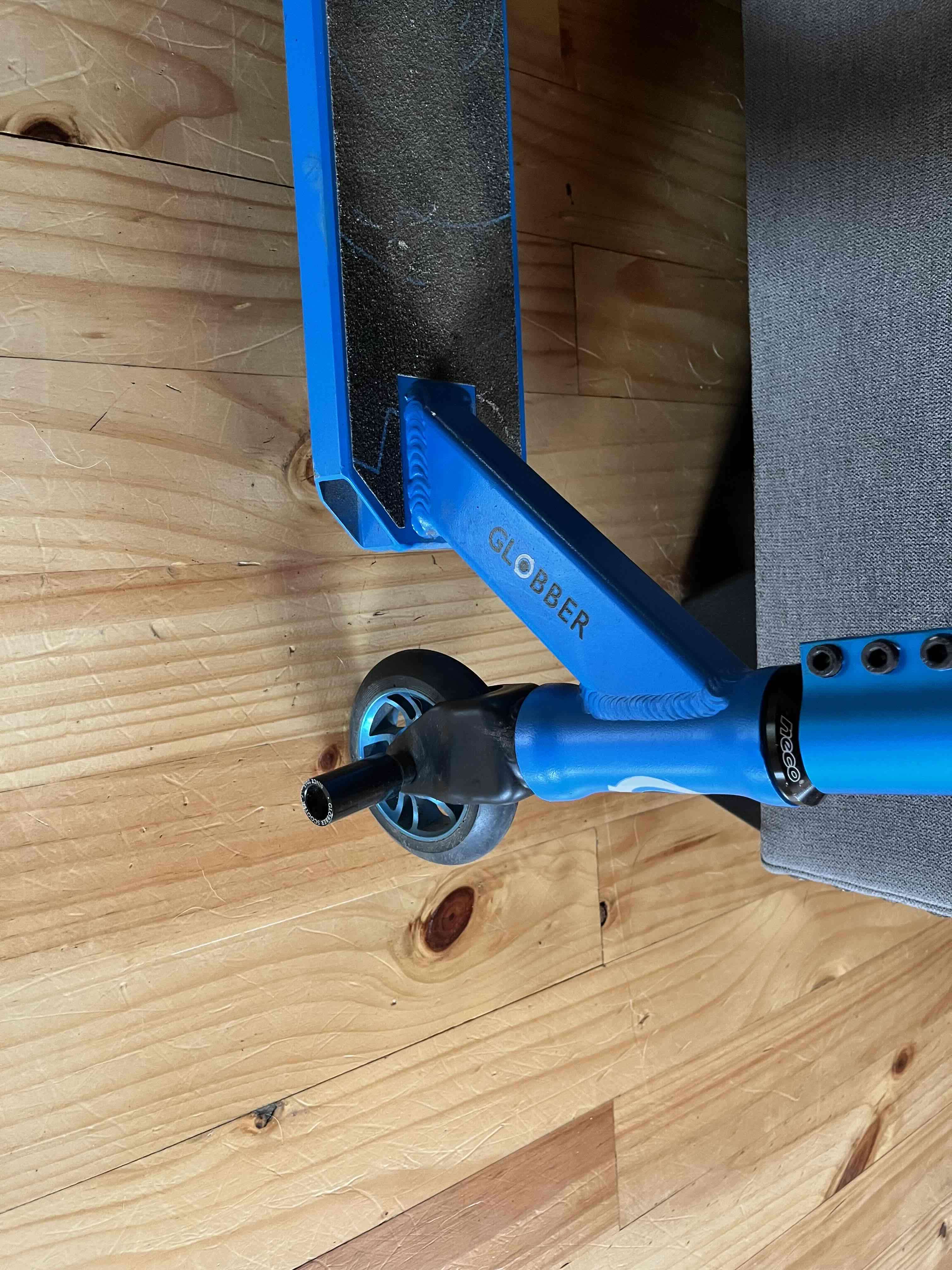 Scooter freestyle azul y negro - miniatura 3