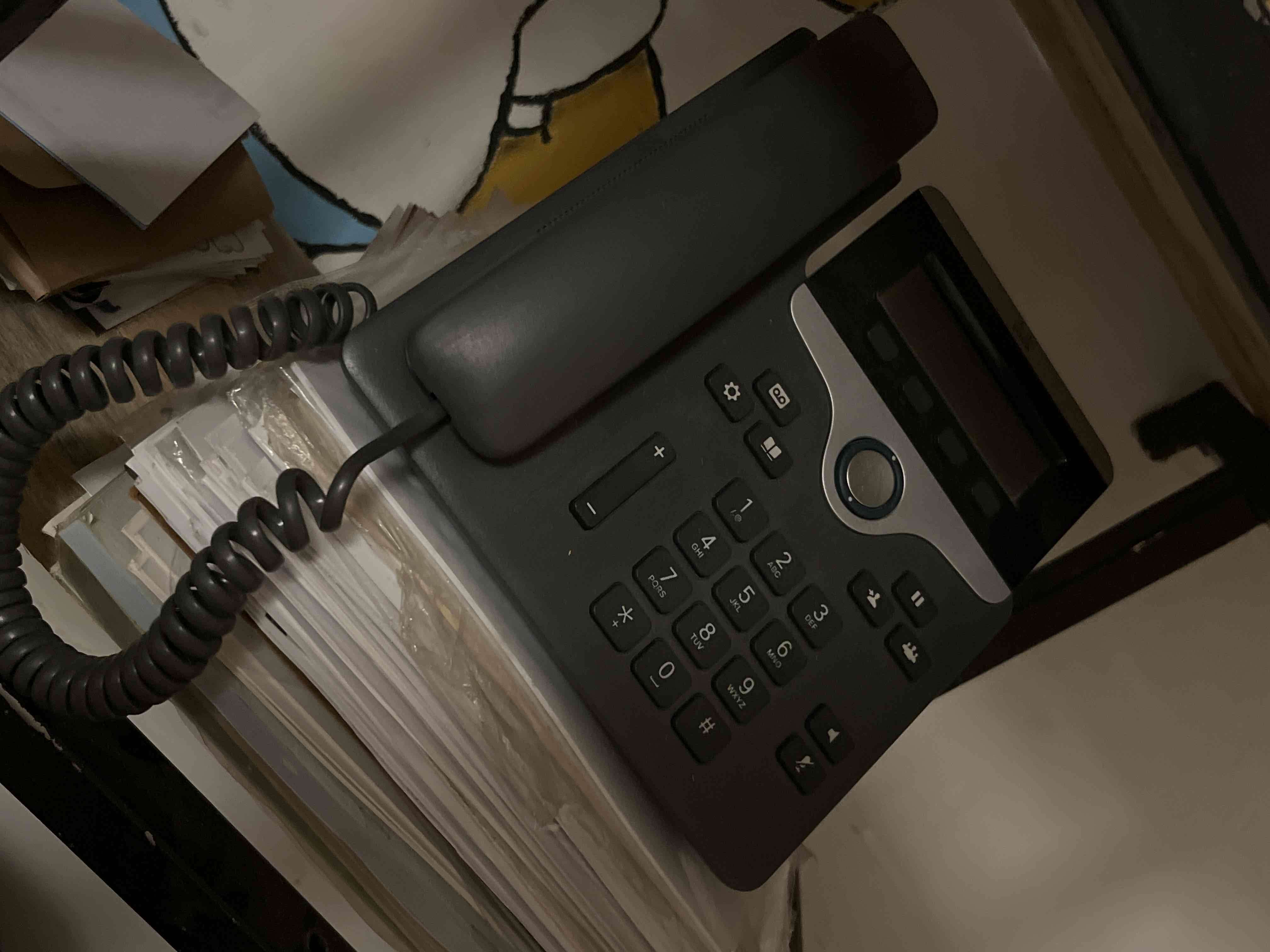 Teléfono de oficina negro ip - miniatura 1