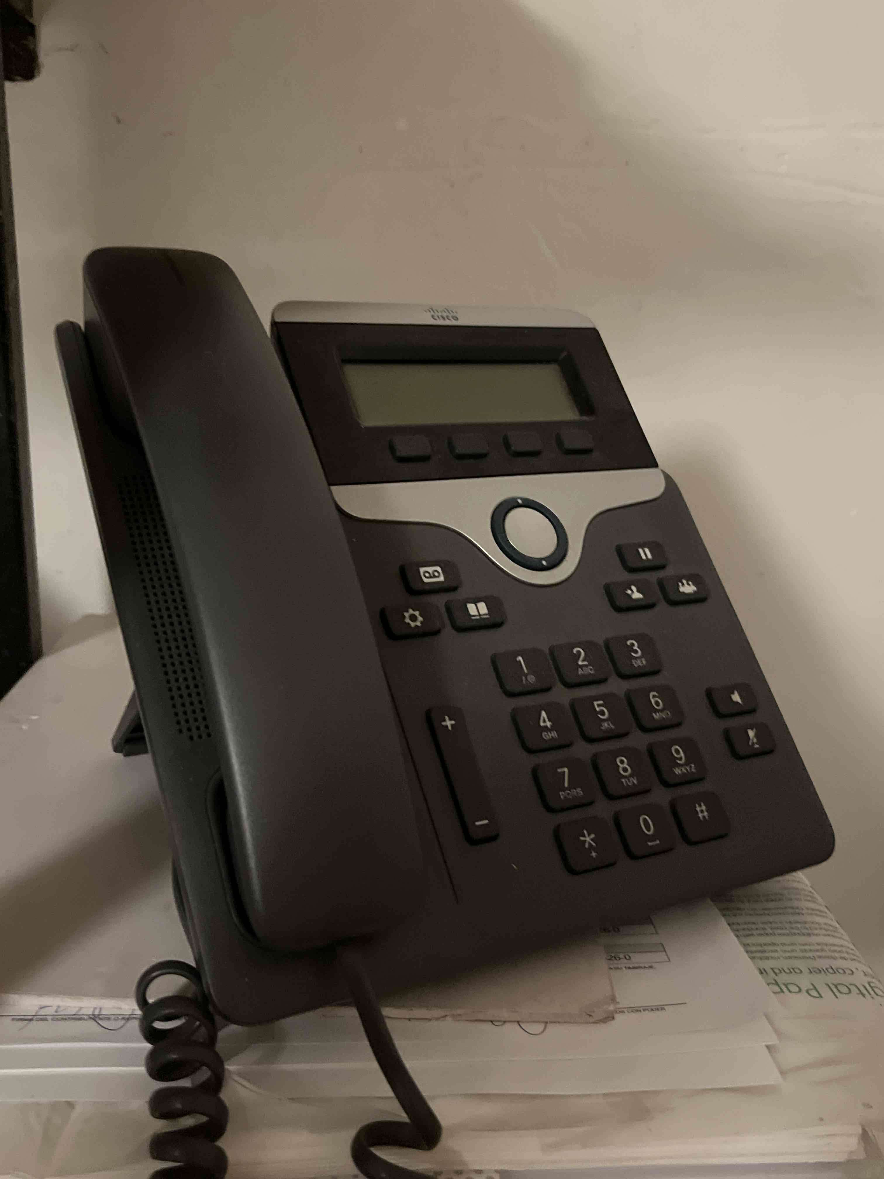 Teléfono de oficina negro ip - miniatura 2