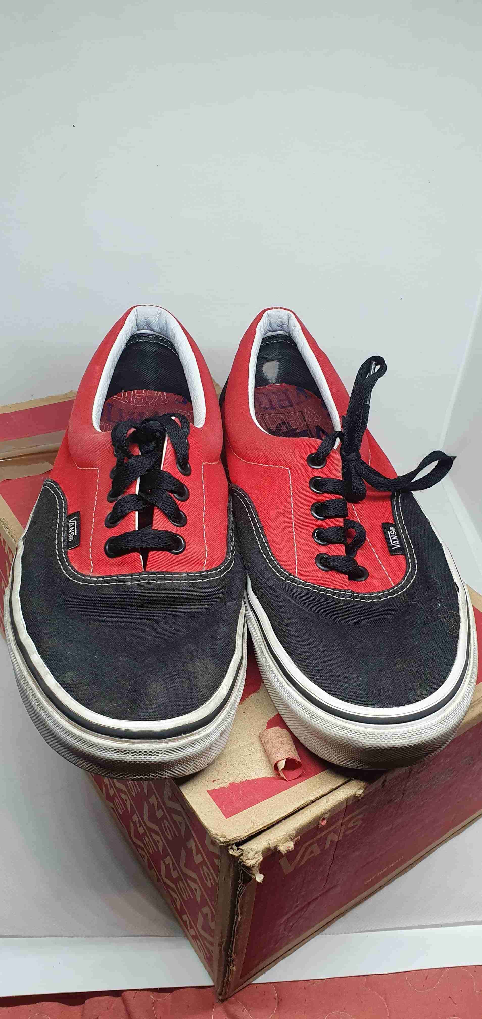 Zapatillas Vans rojas y negras Talla 42.5 - miniatura 1