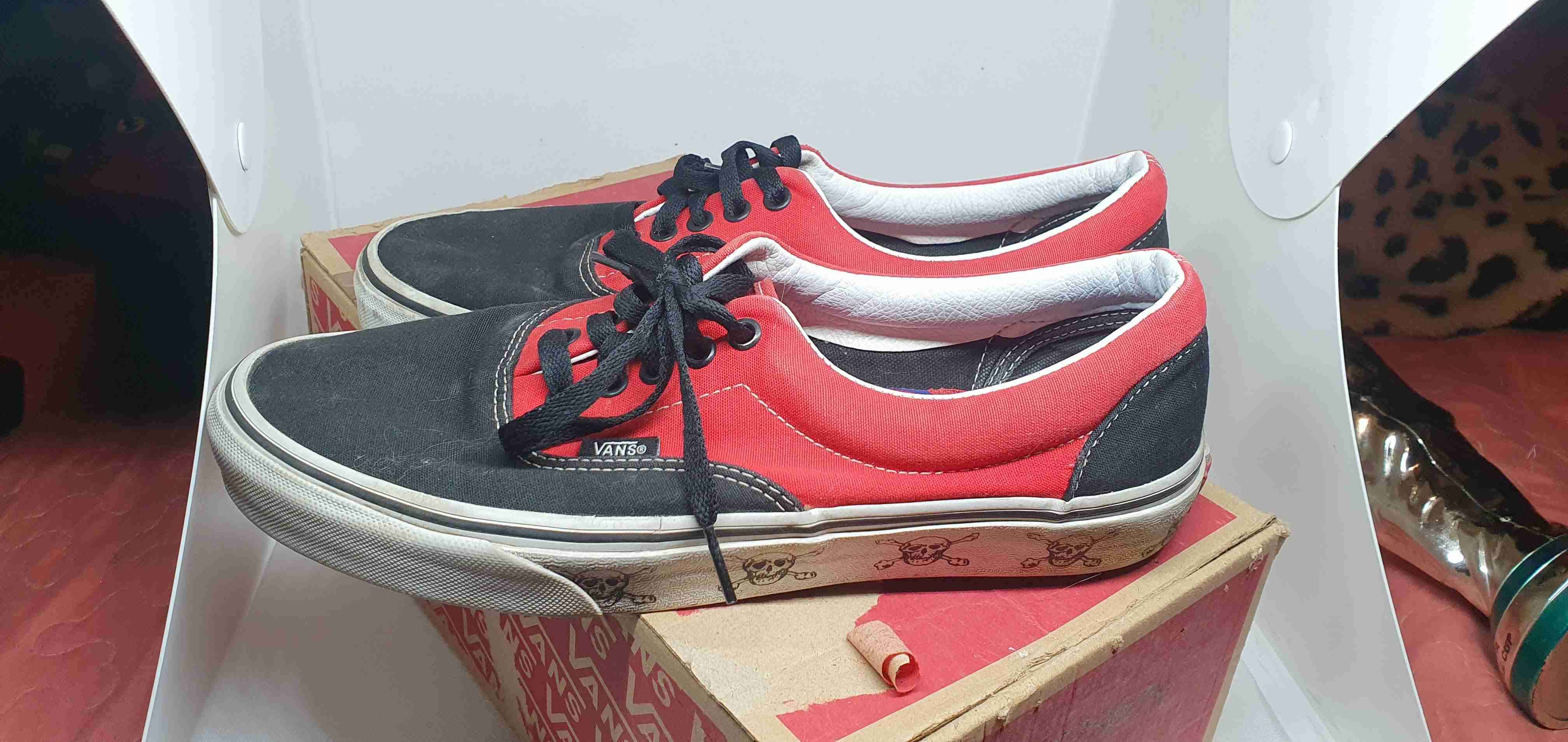Zapatillas Vans rojas y negras Talla 42.5 - miniatura 3