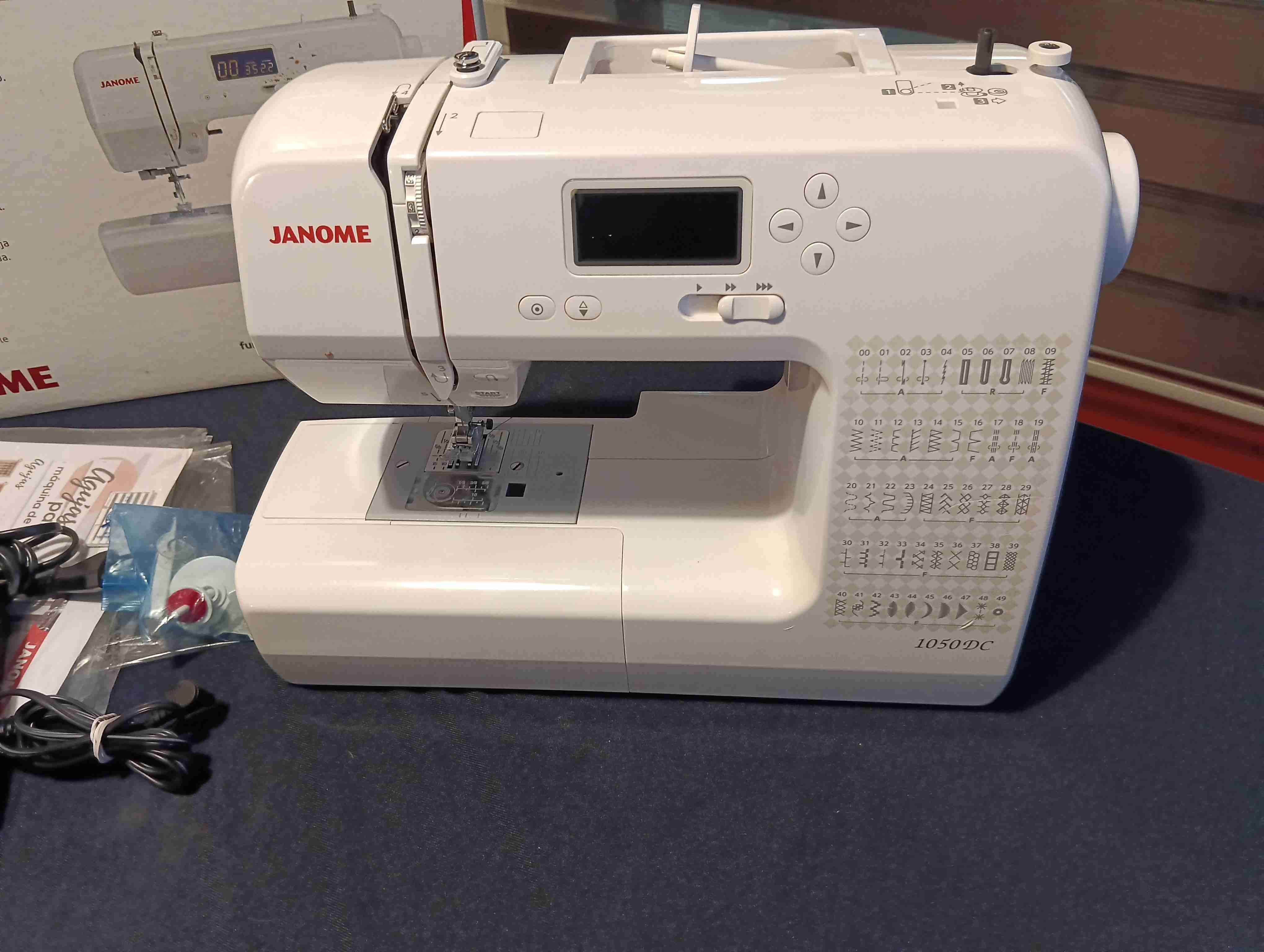 Máquina de coser Janome 1050DC - miniatura 2