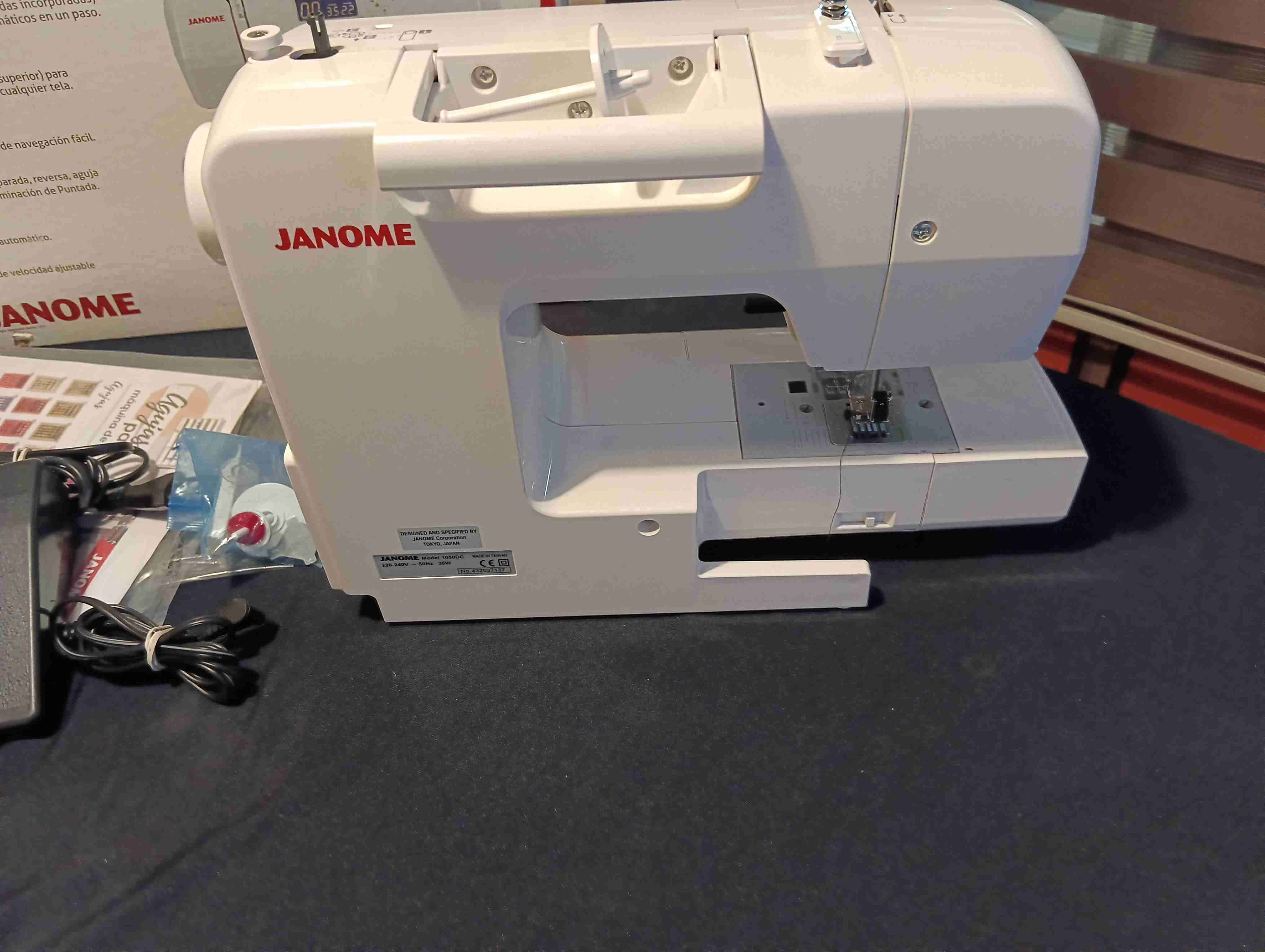 Máquina de coser Janome 1050DC - miniatura 3