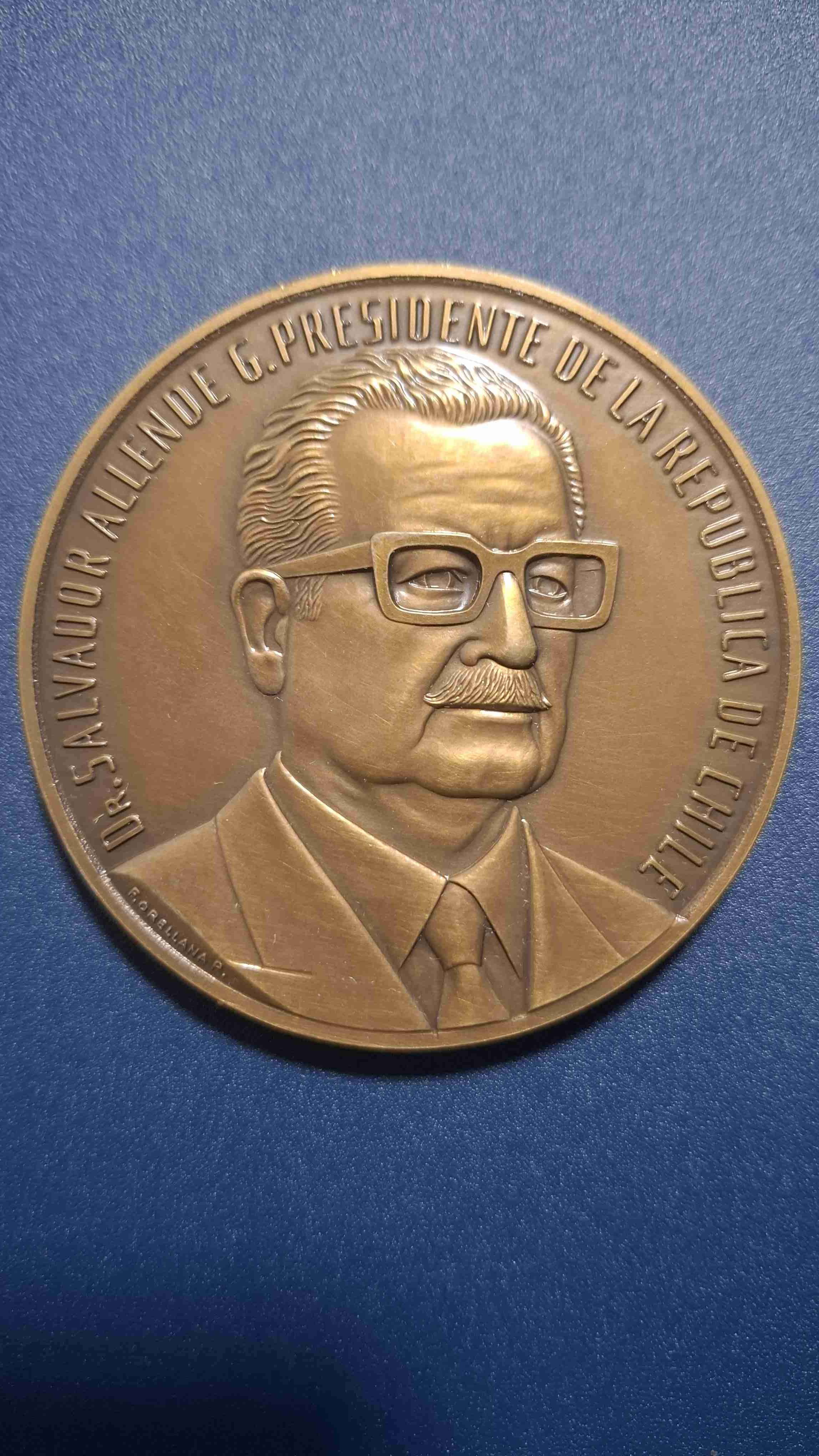 Medalla conmemorativa Salvador Allende - miniatura 1