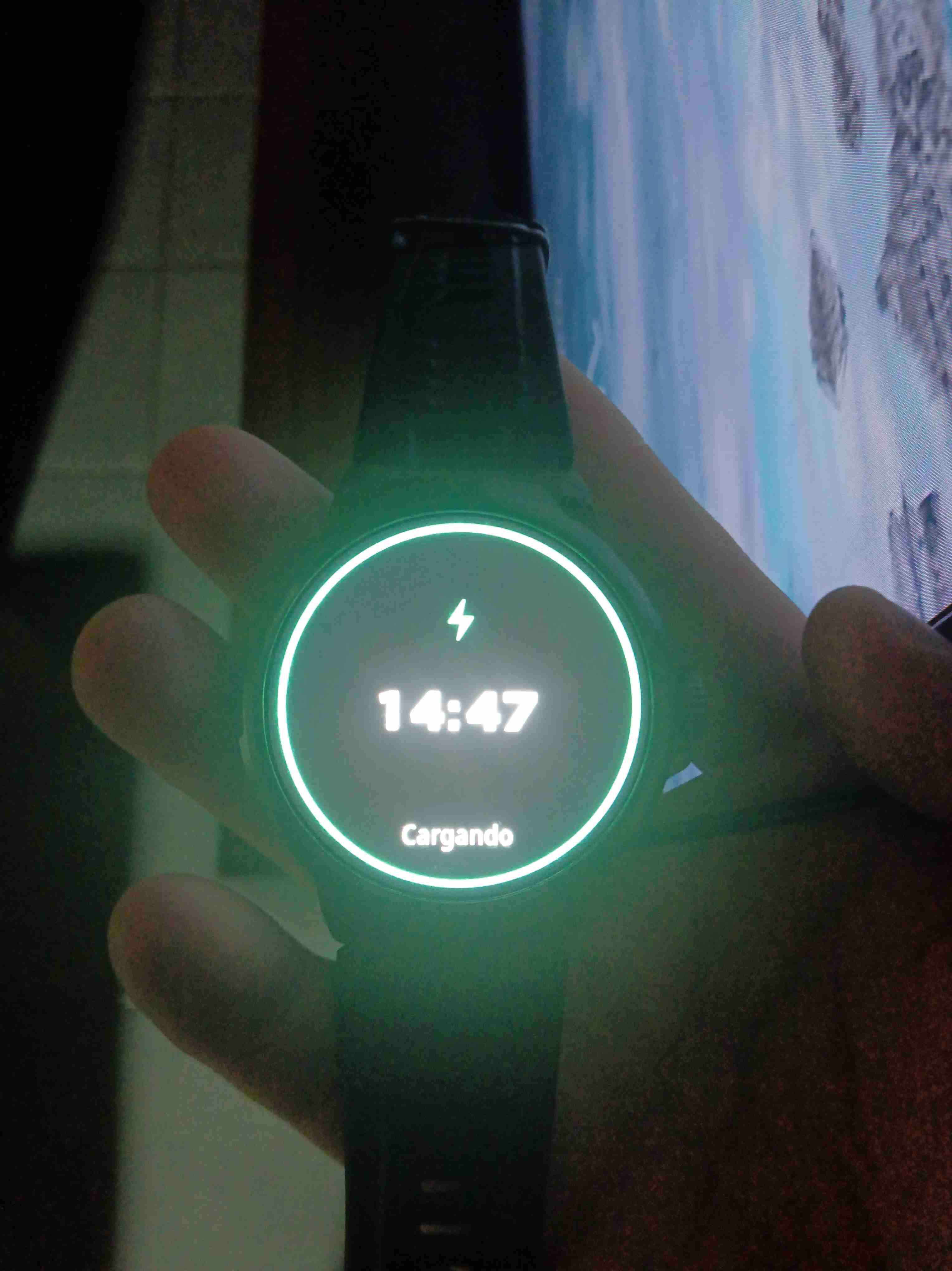 Smartwatch con carga visible - miniatura 1