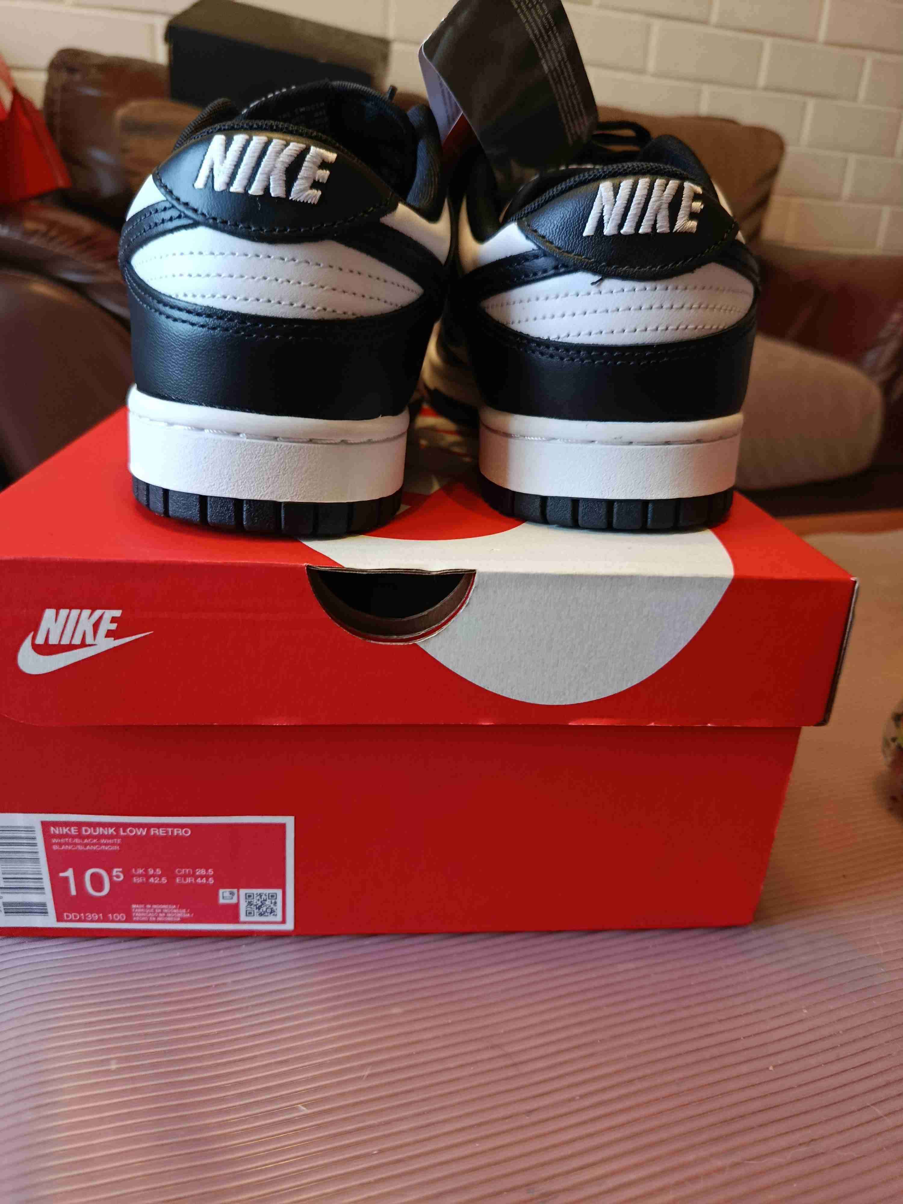 Zapatillas Nike blancas y negras - miniatura 5