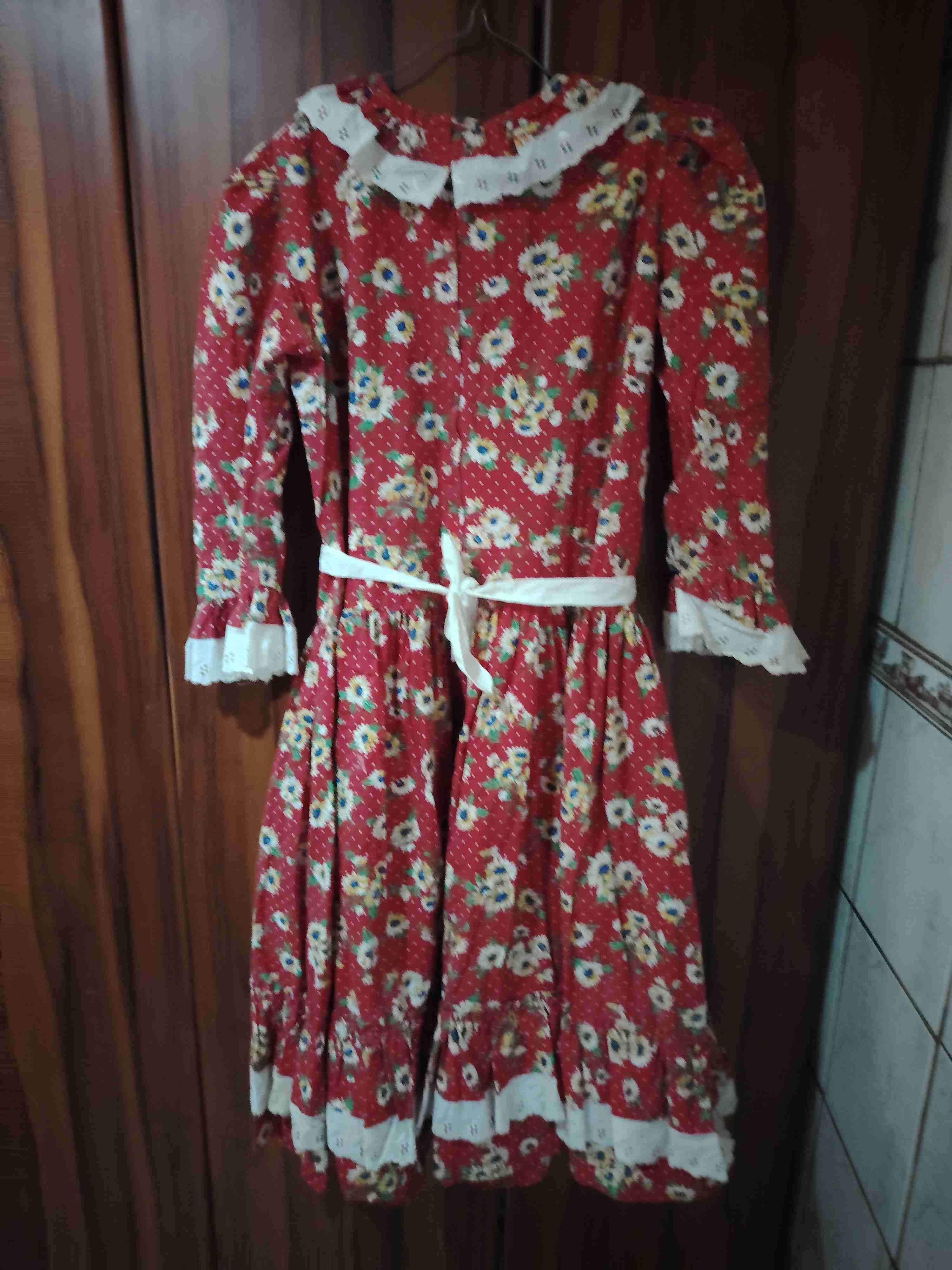 Vestido rojo floreado con delantal (Cueca) - miniatura 2