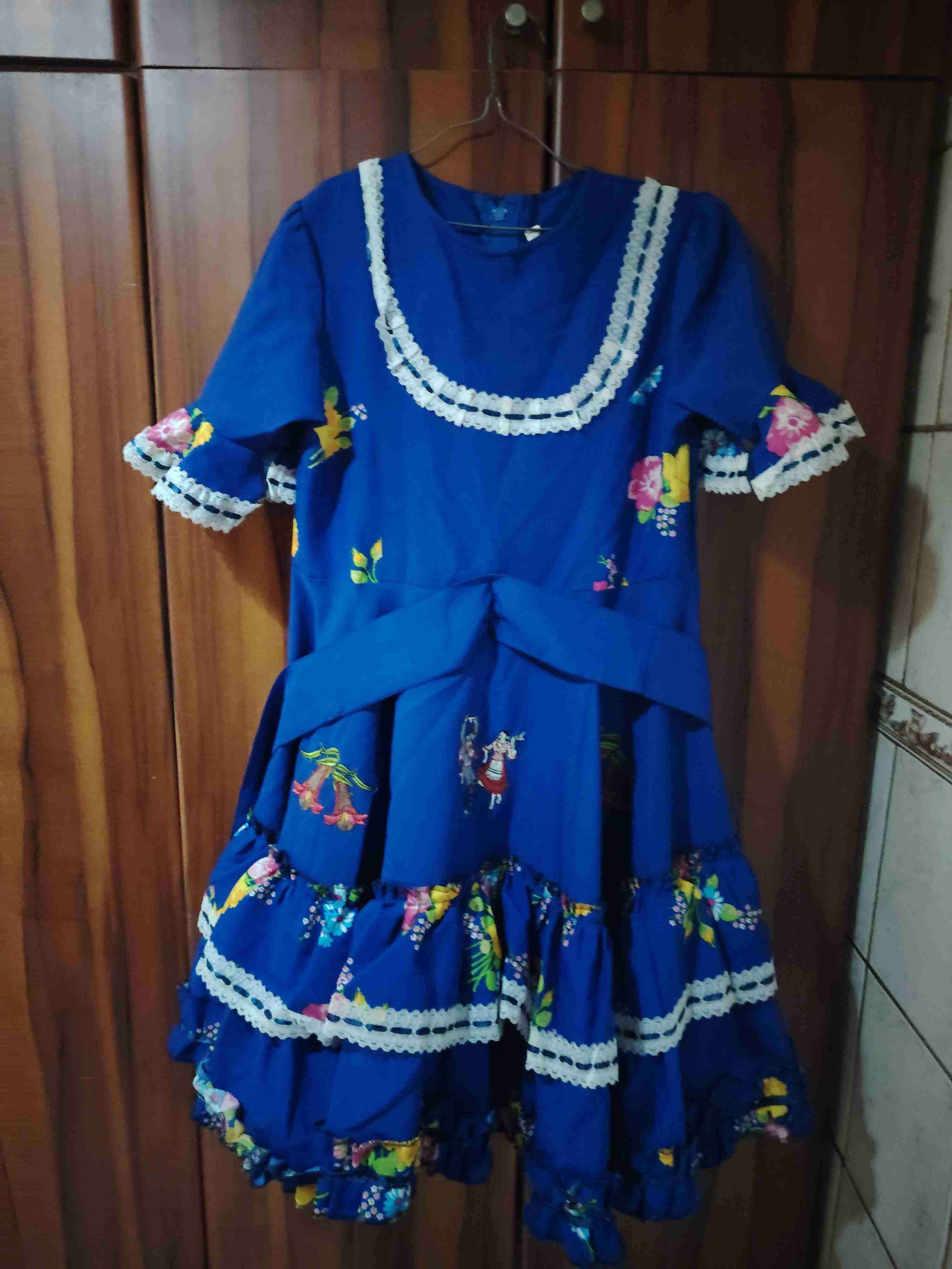 Vestido azul con encaje y flores (cueca) - miniatura 2