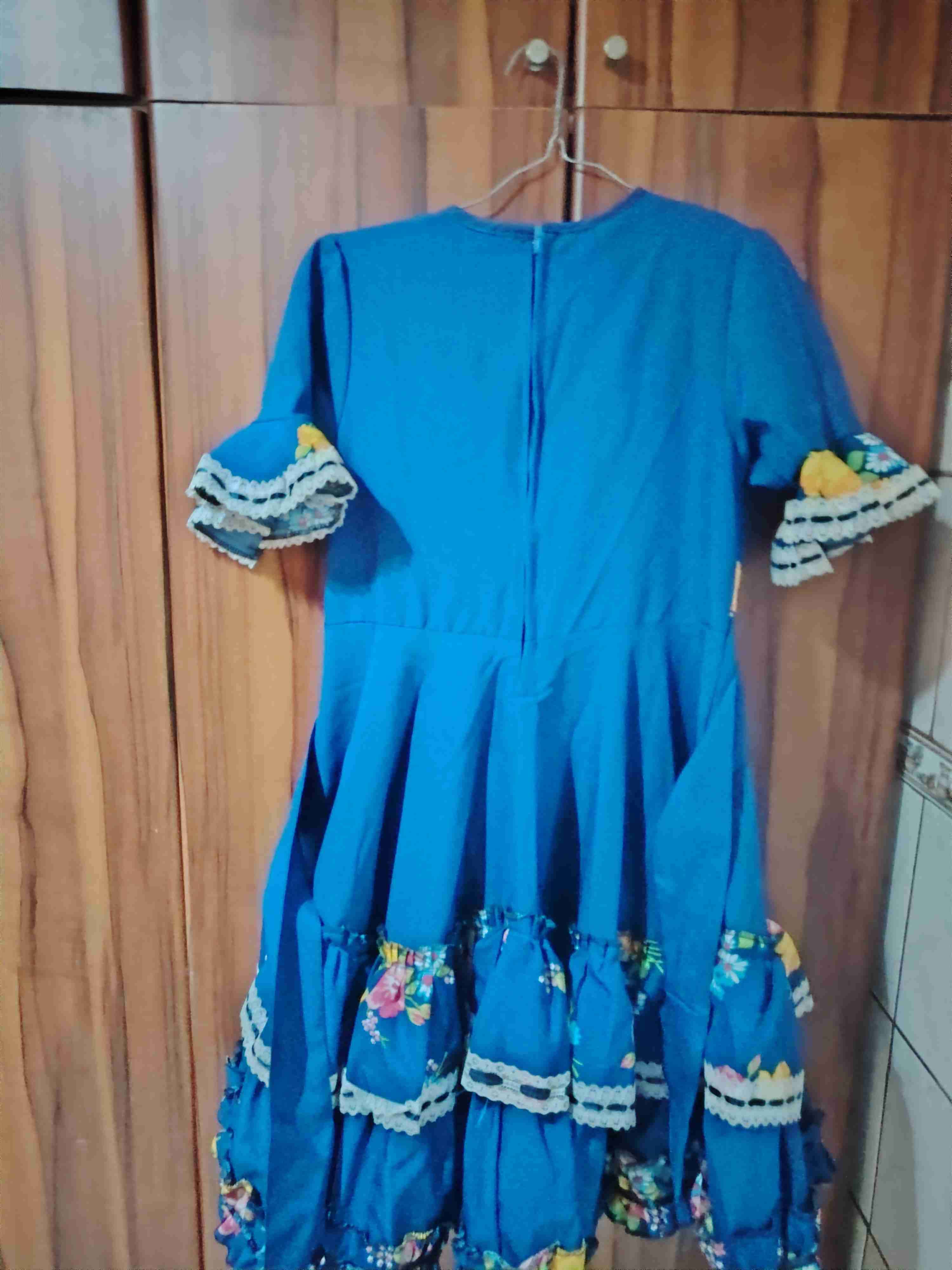 Vestido azul con encaje y flores (cueca) - miniatura 3