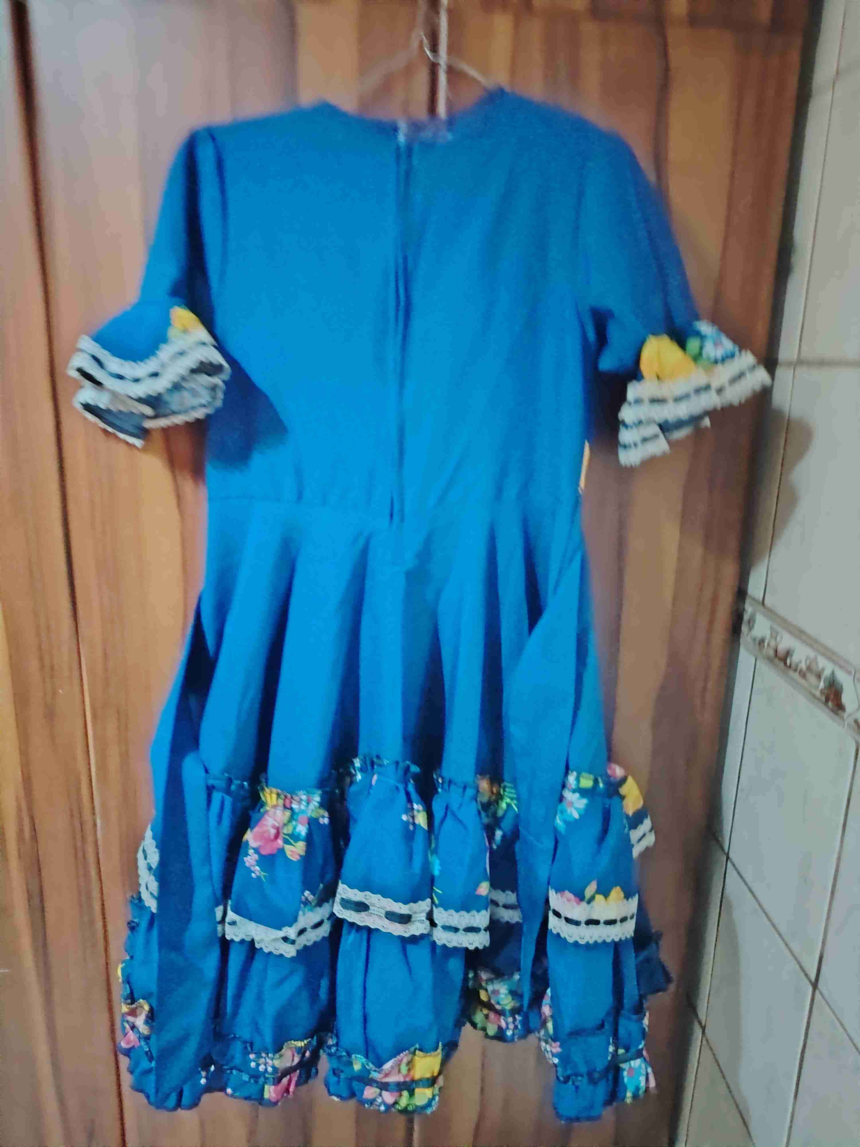 Vestido azul con encaje y flores (cueca) - miniatura 4