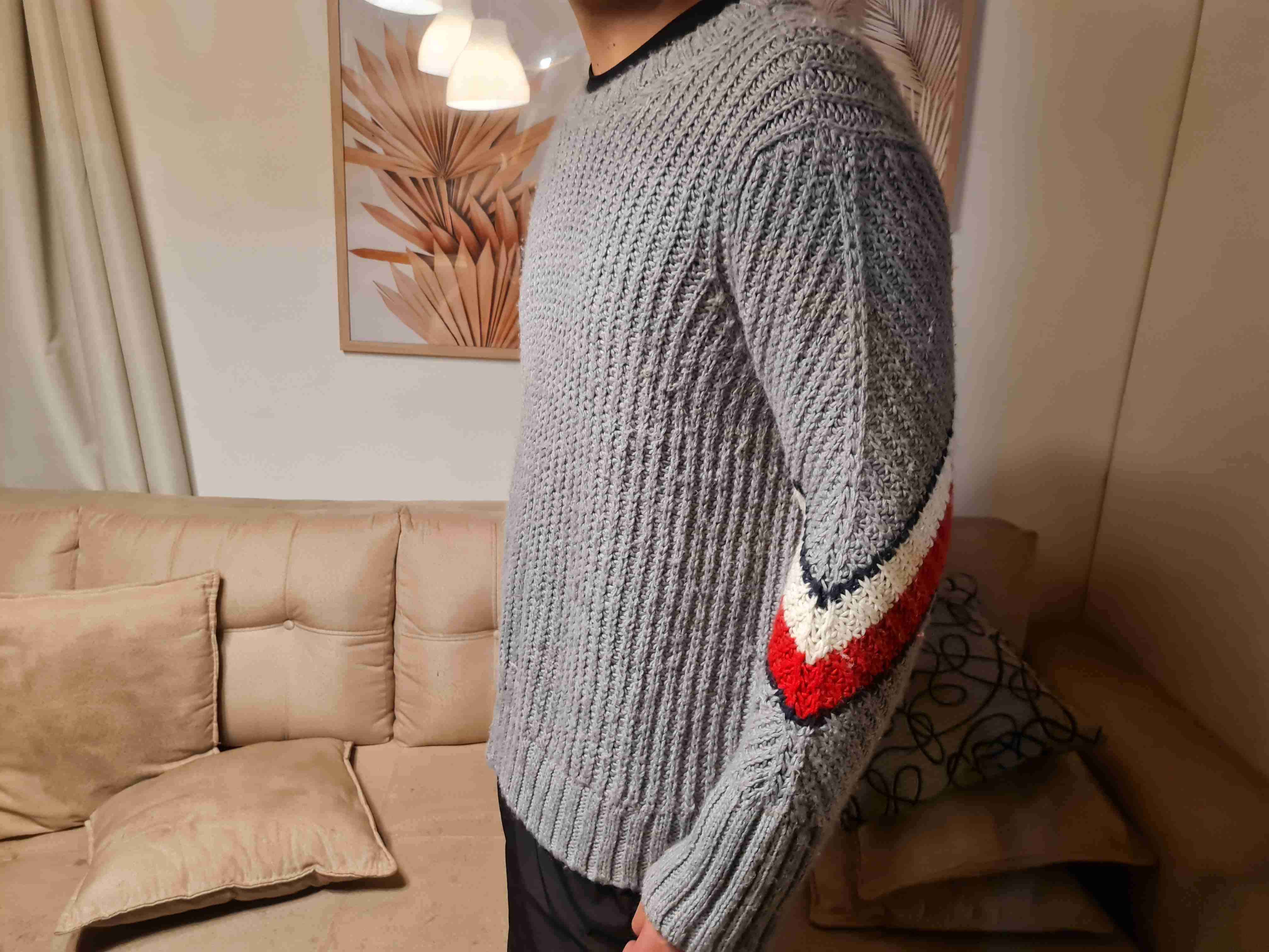 Suéter gris con detalle TRICOLOR TOMMY HILFIGER