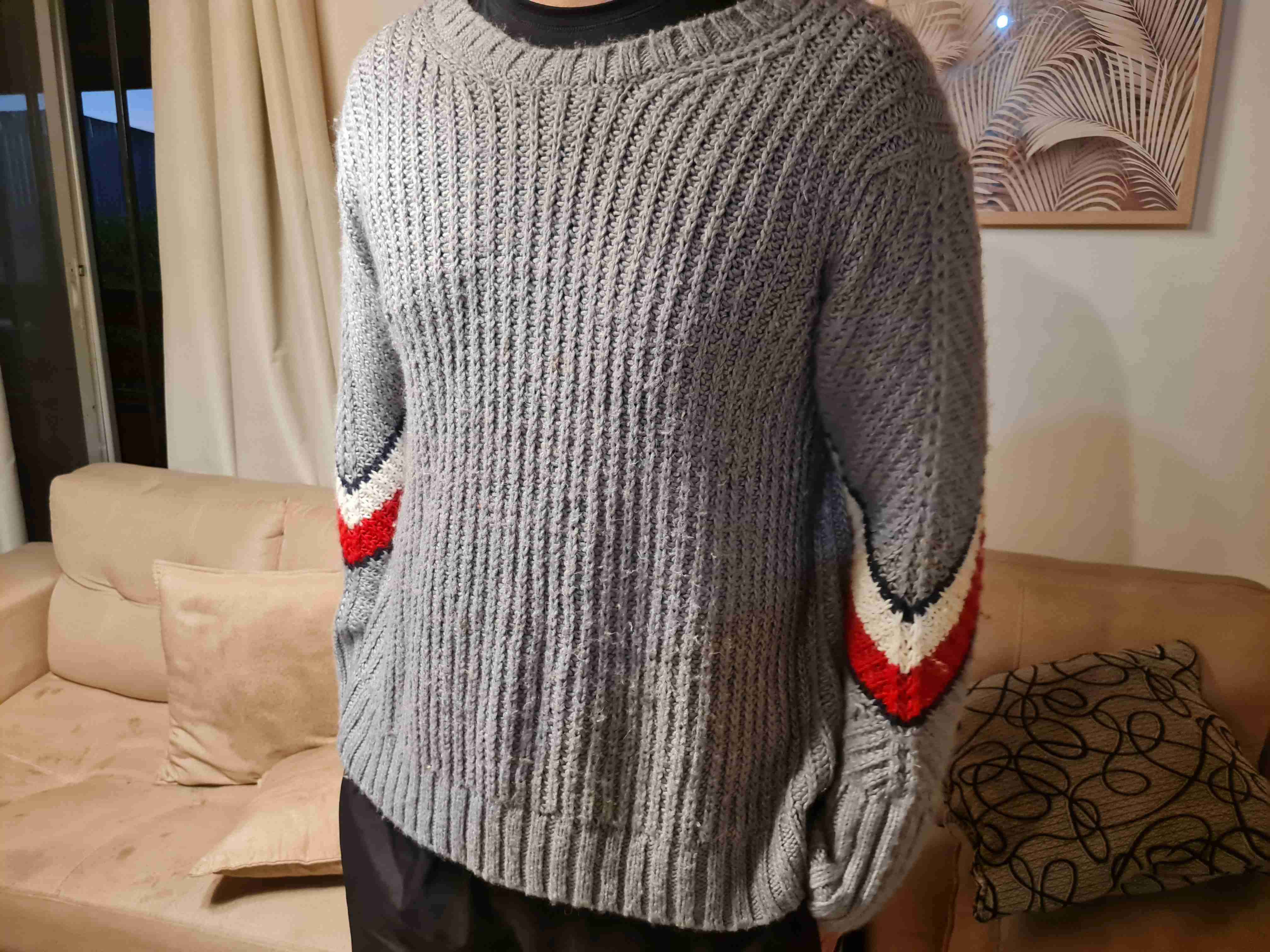 Suéter gris con detalle TRICOLOR TOMMY HILFIGER - miniatura 3