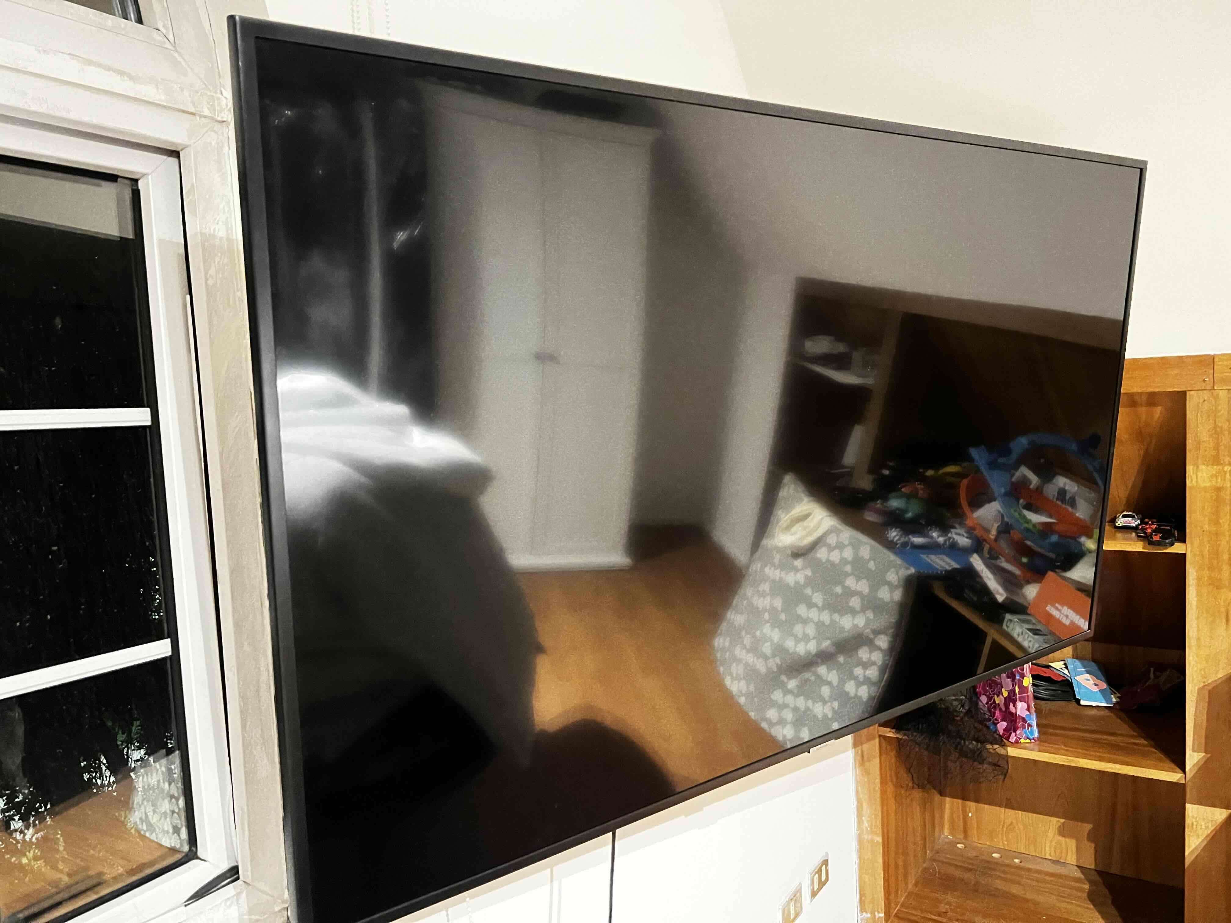 Televisor pantalla plana grande - miniatura 1