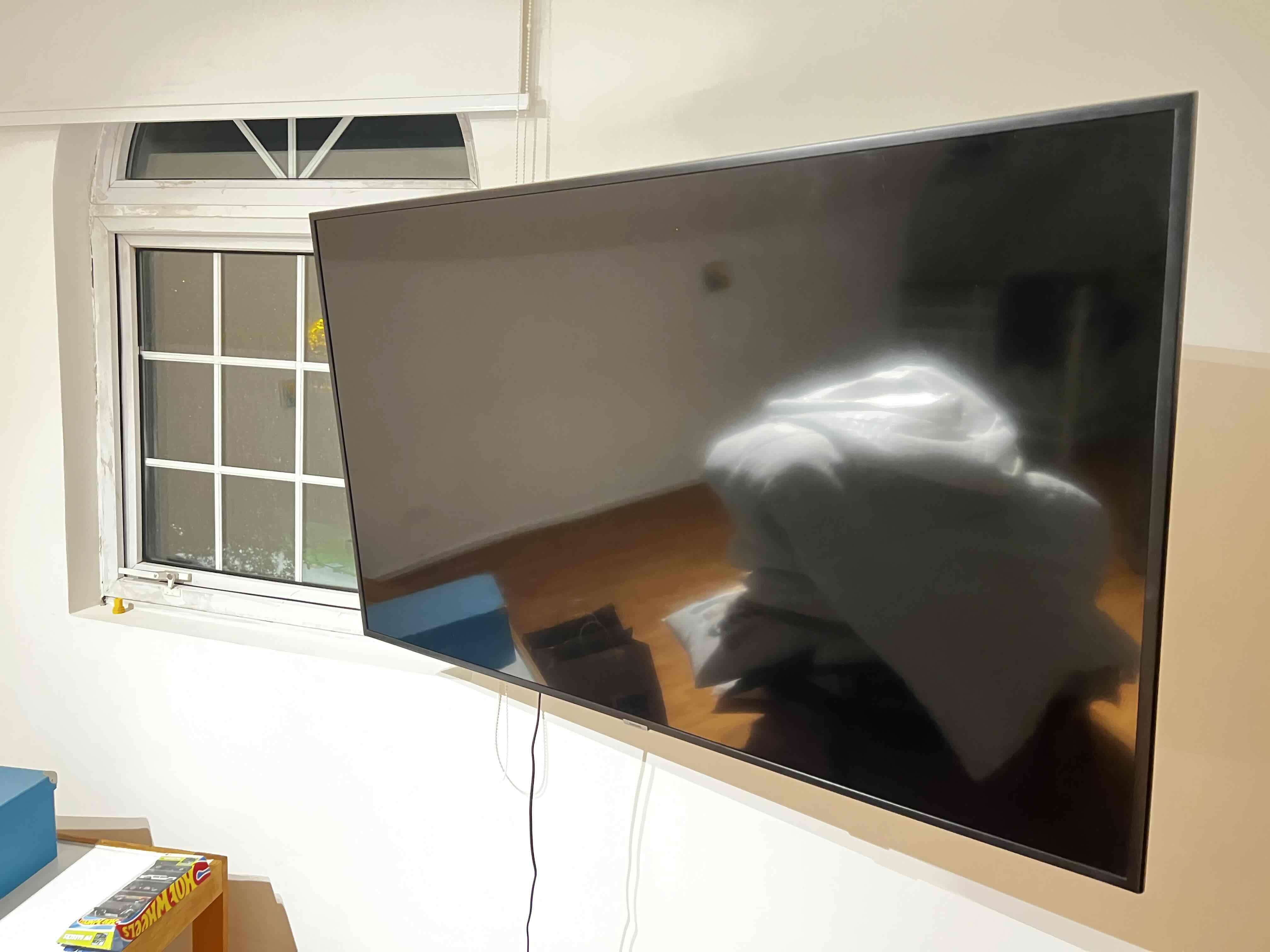 Televisor pantalla plana grande - miniatura 2