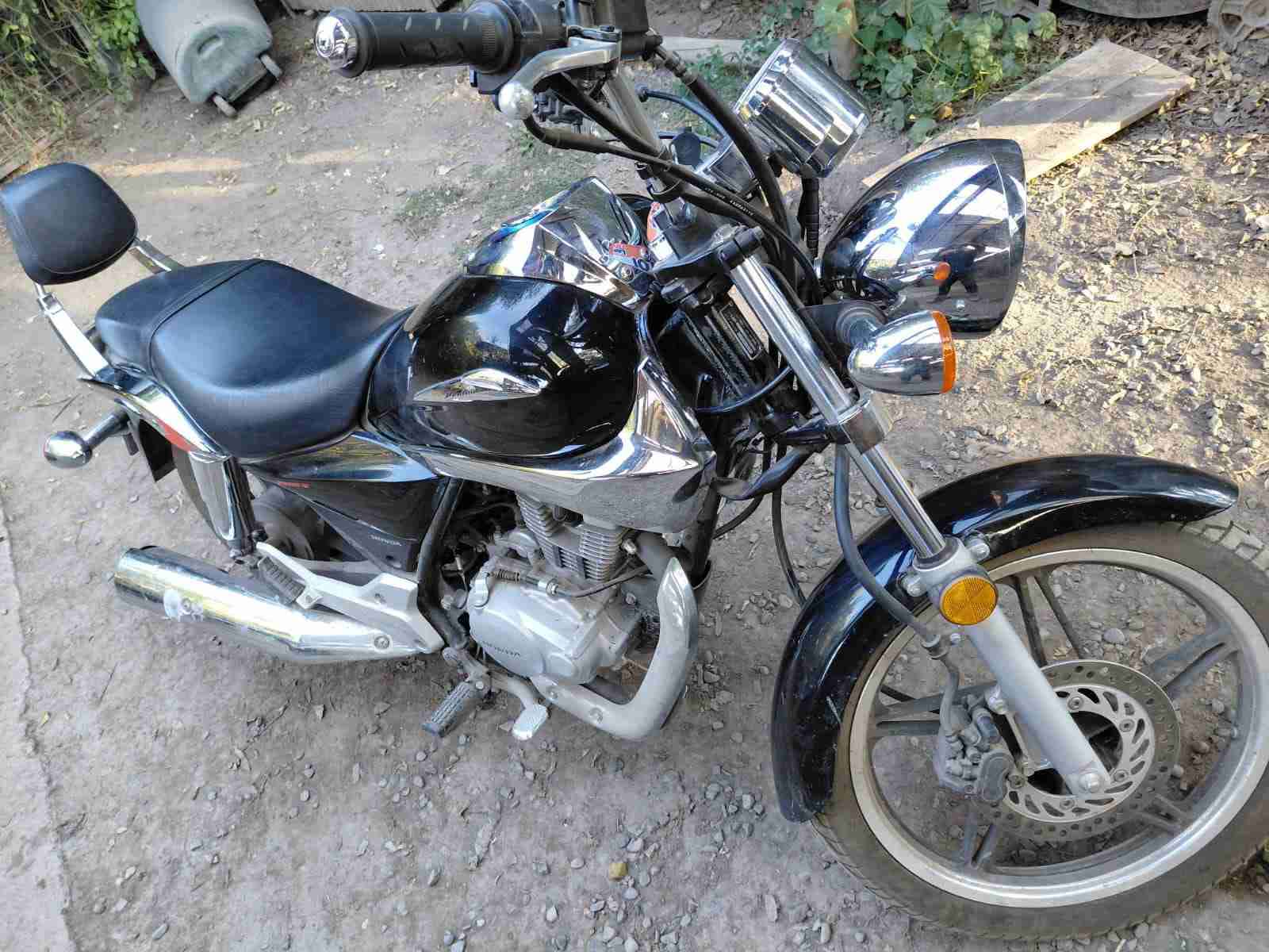 Motocicleta honda shadow - miniatura 1