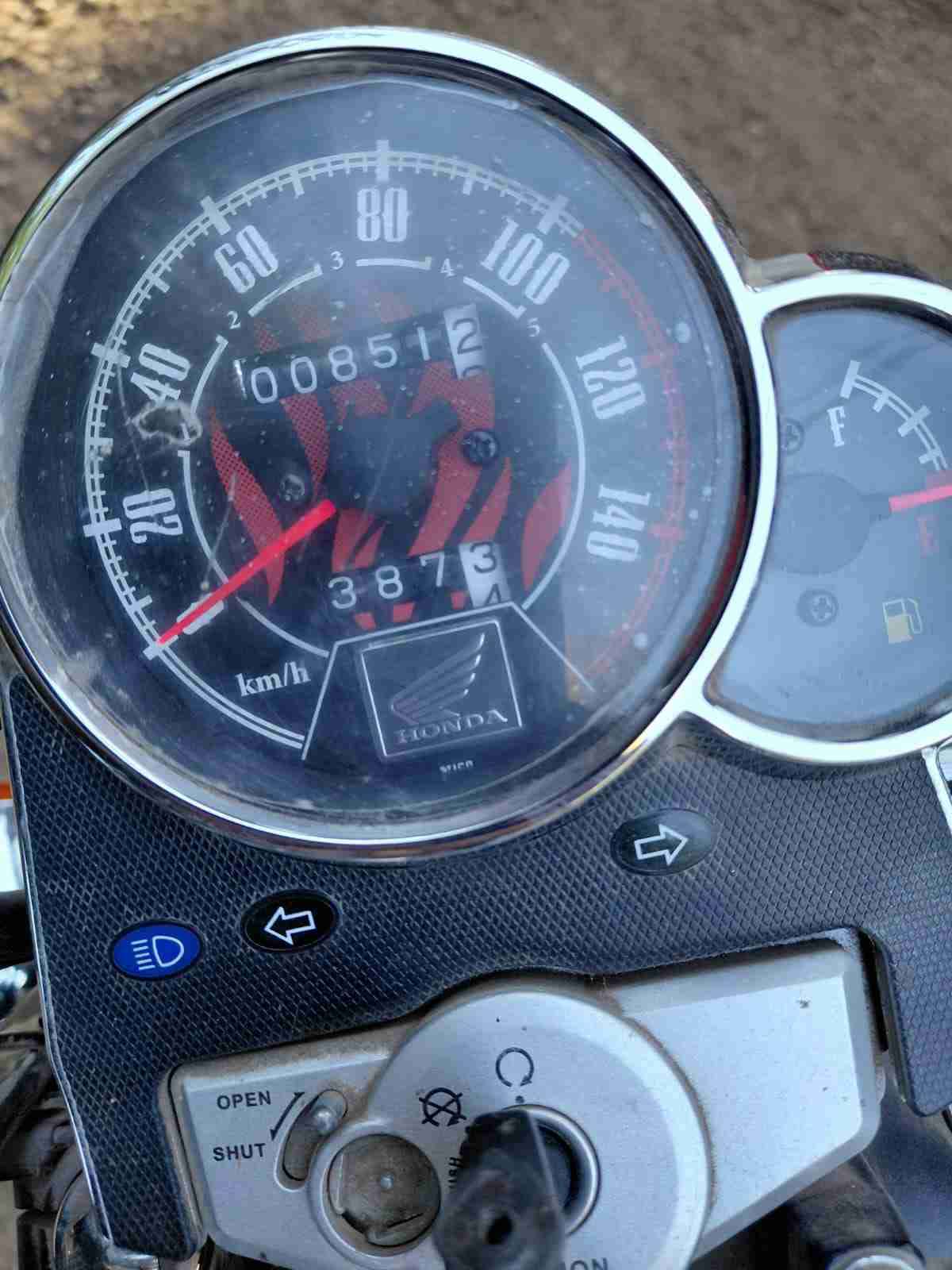 Motocicleta honda shadow - miniatura 3