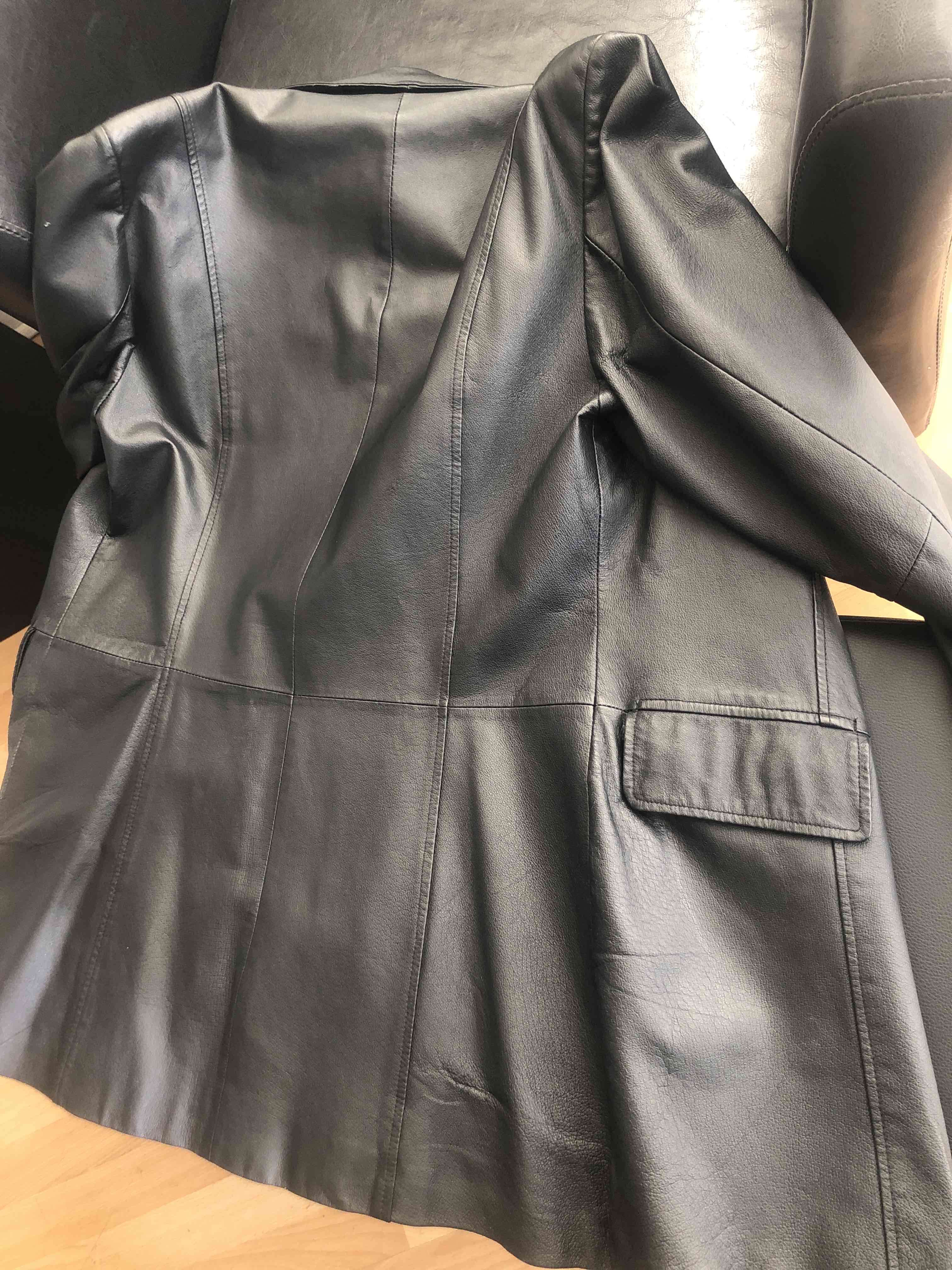 Chaquetón de cuero negro - miniatura 4