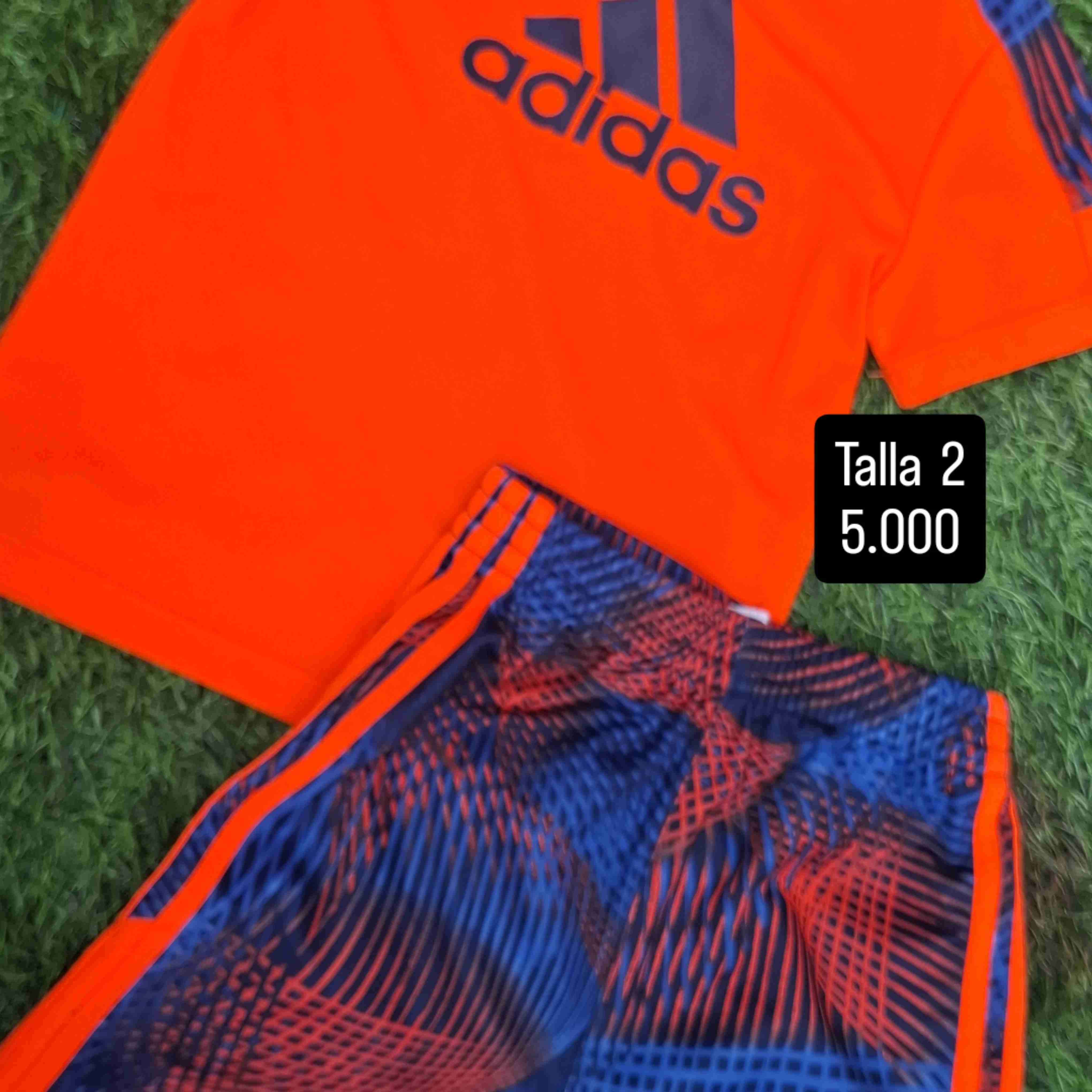 Conjunto deportivo naranja Adidas