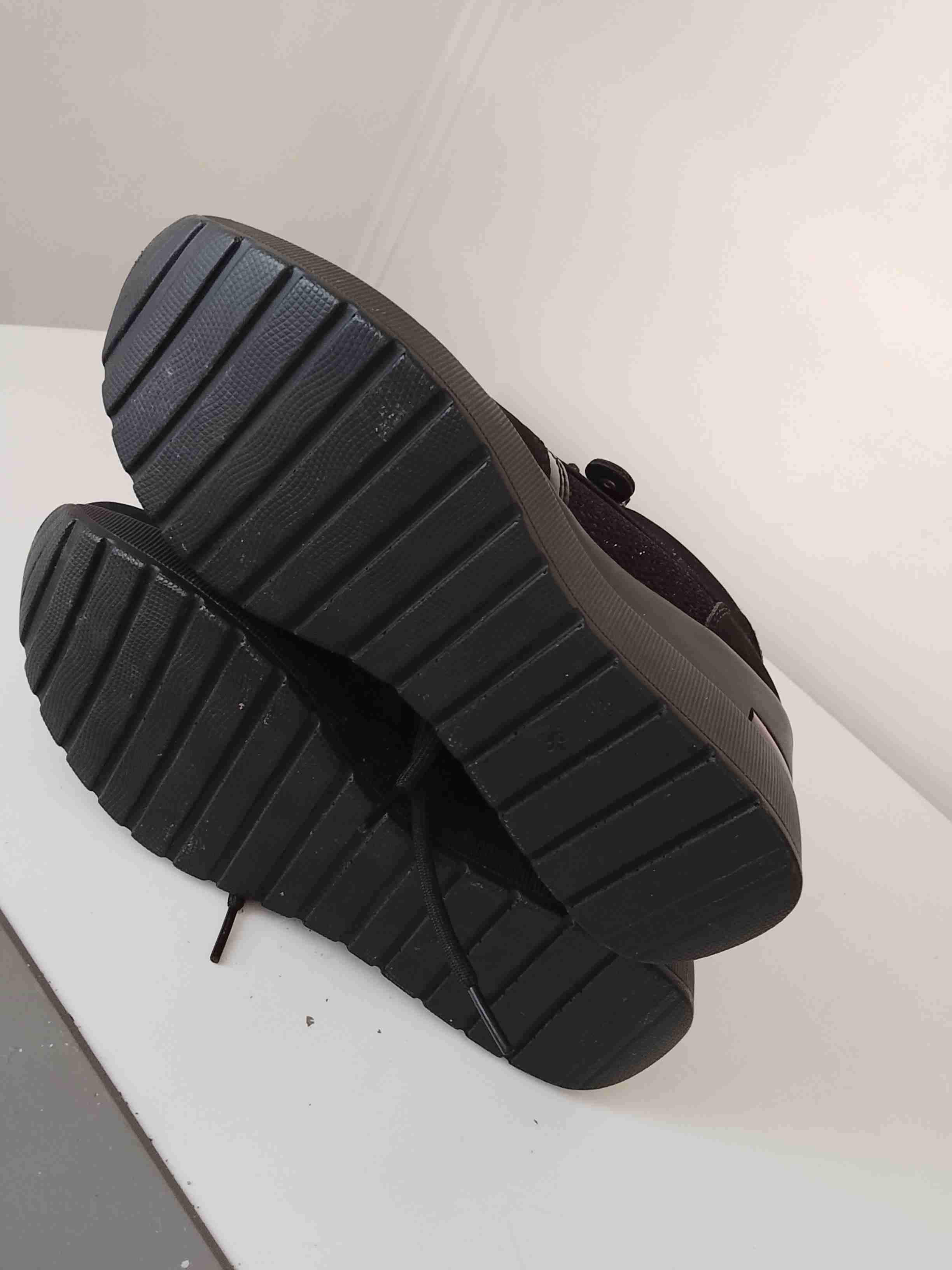 Zapatillas negras con plataforma - miniatura 3