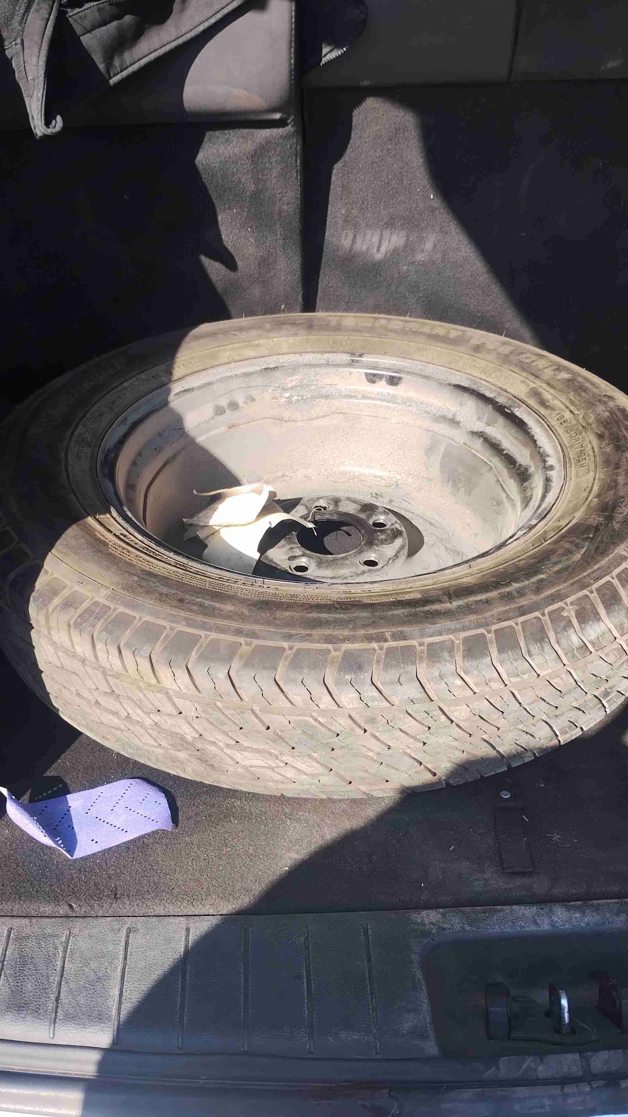 Neumático de repuesto Jeep genuino - miniatura 1