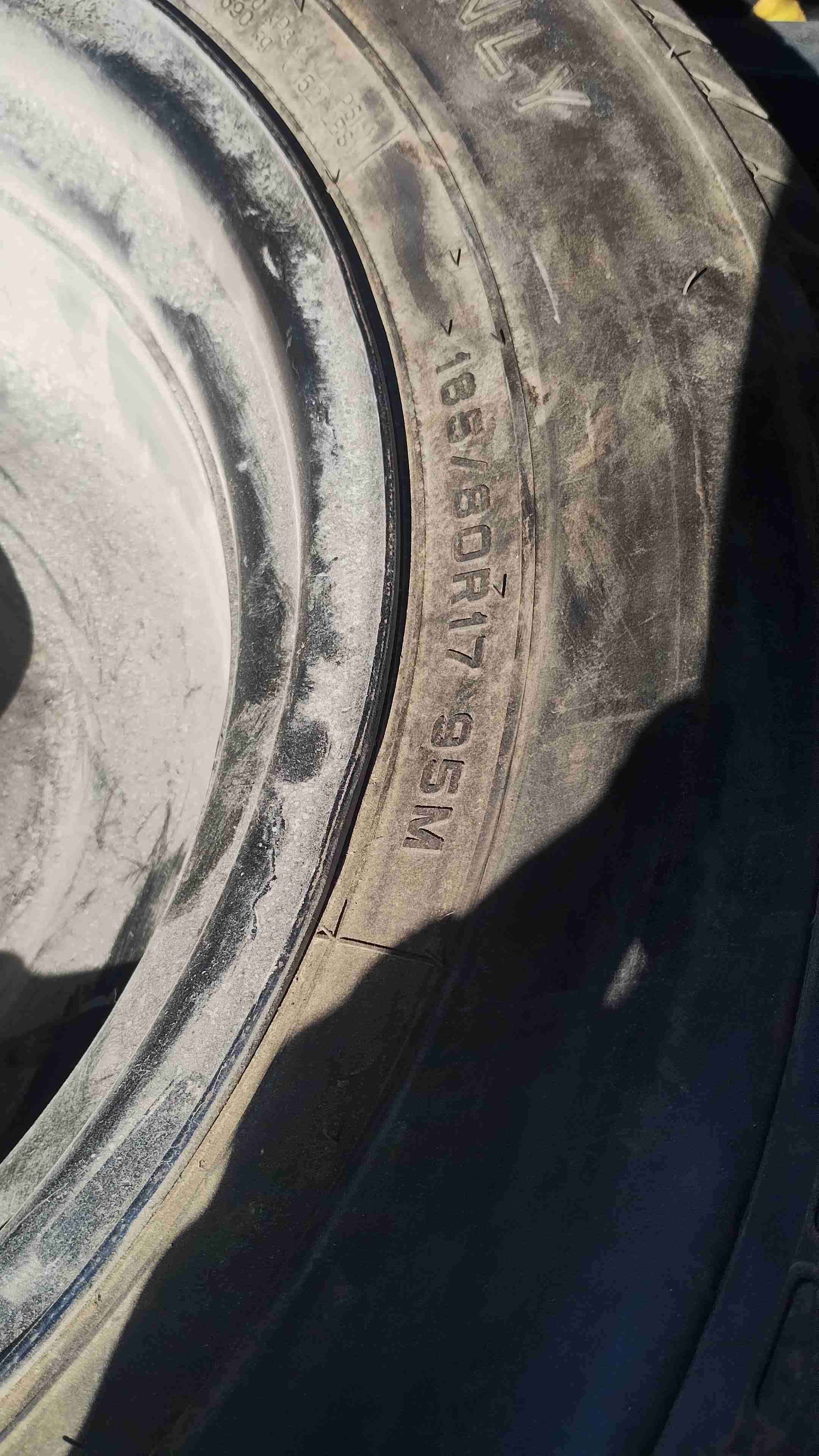 Neumático de repuesto Jeep genuino - miniatura 2