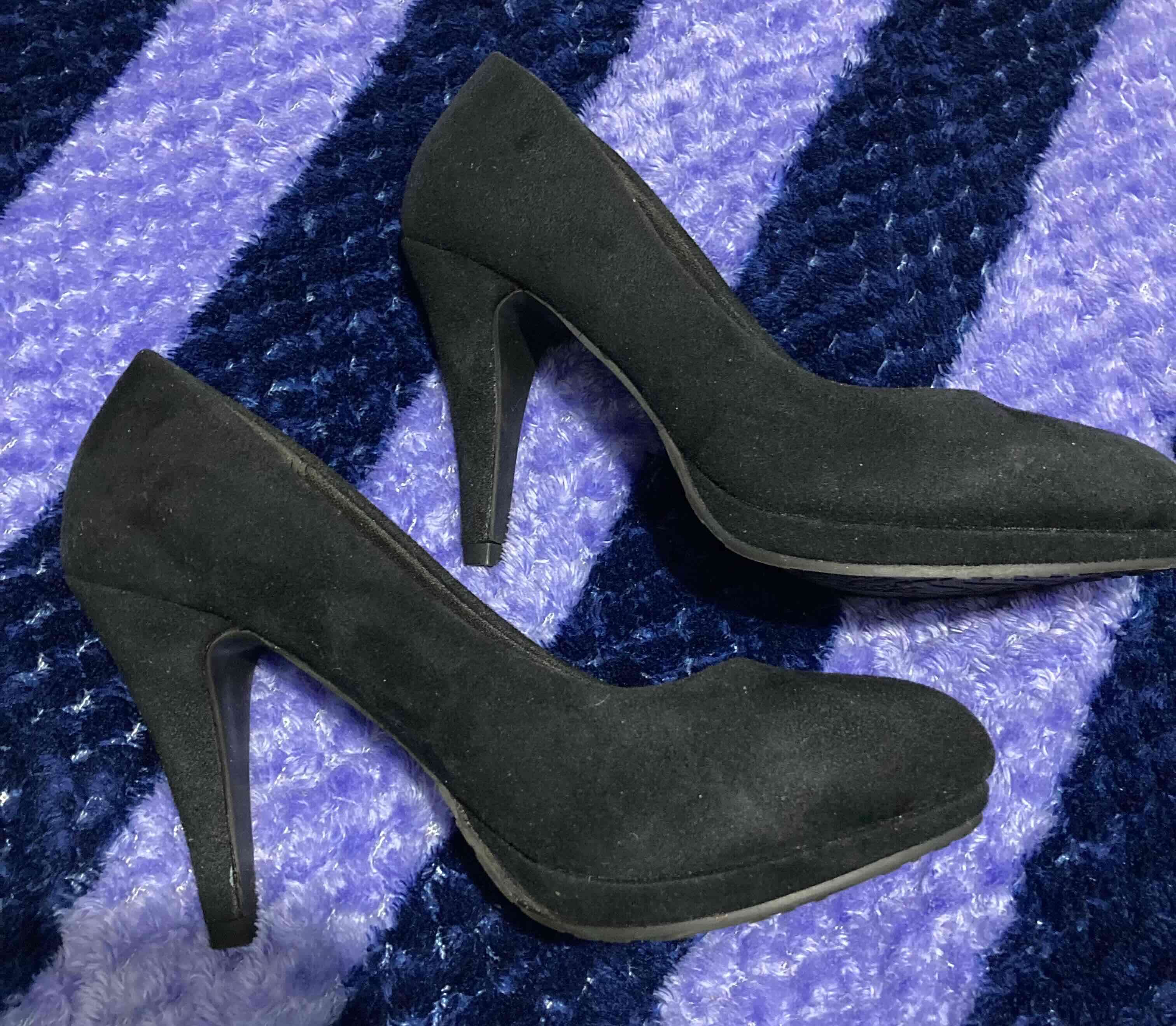 Tacones negros elegantes - miniatura 2