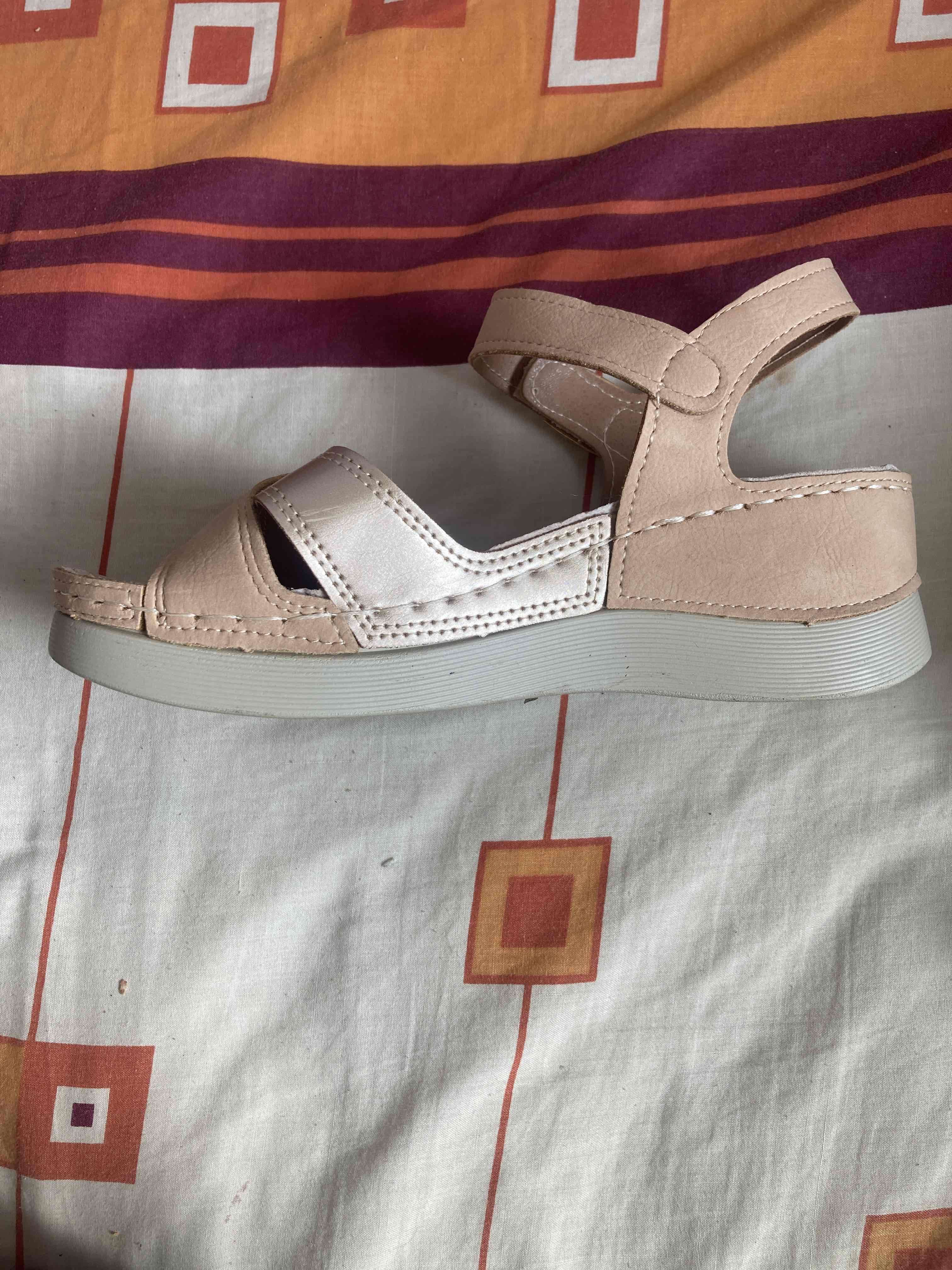Sandalias beige nuevas - miniatura 2