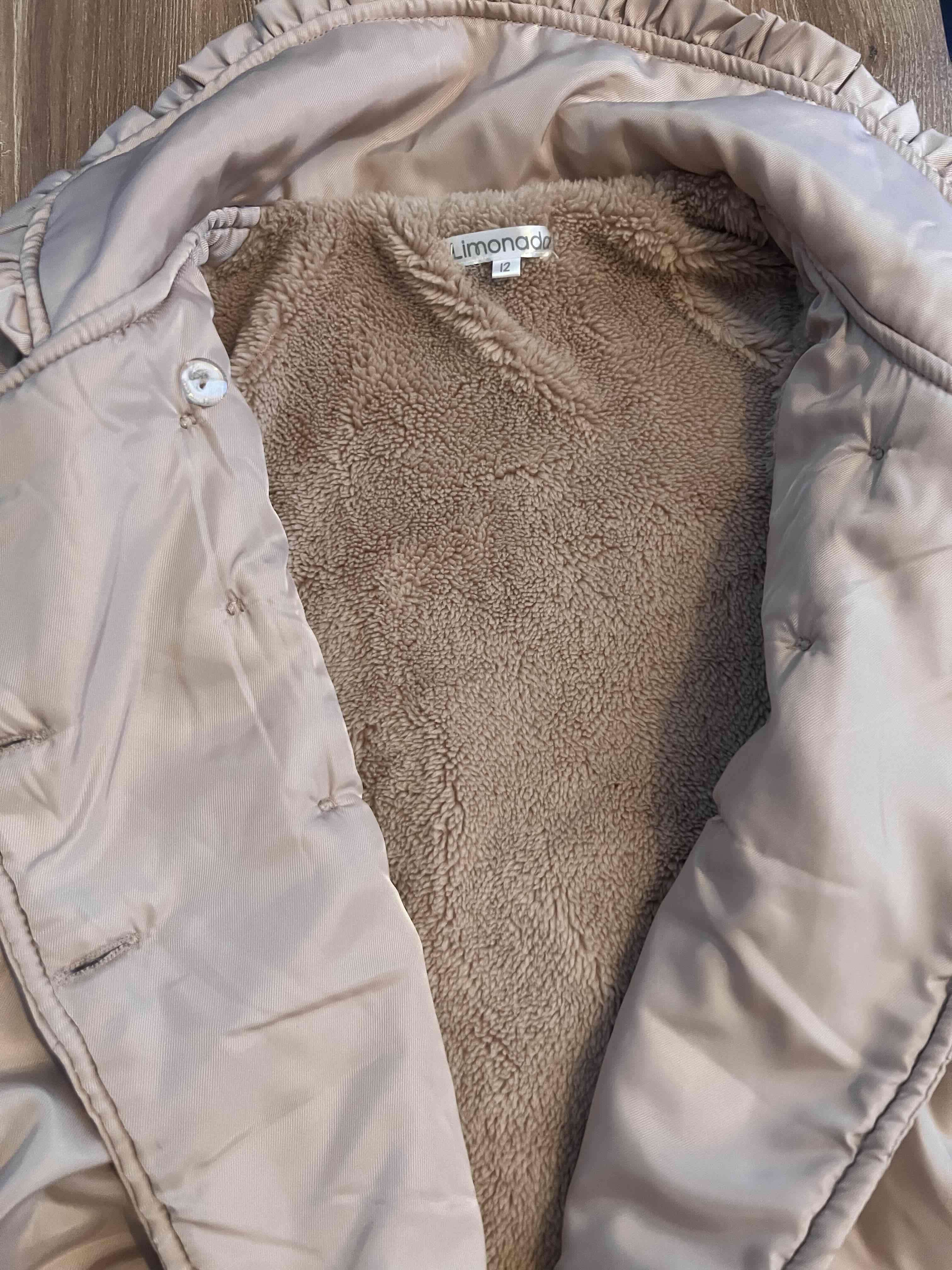 Abrigo beige con capucha - miniatura 5