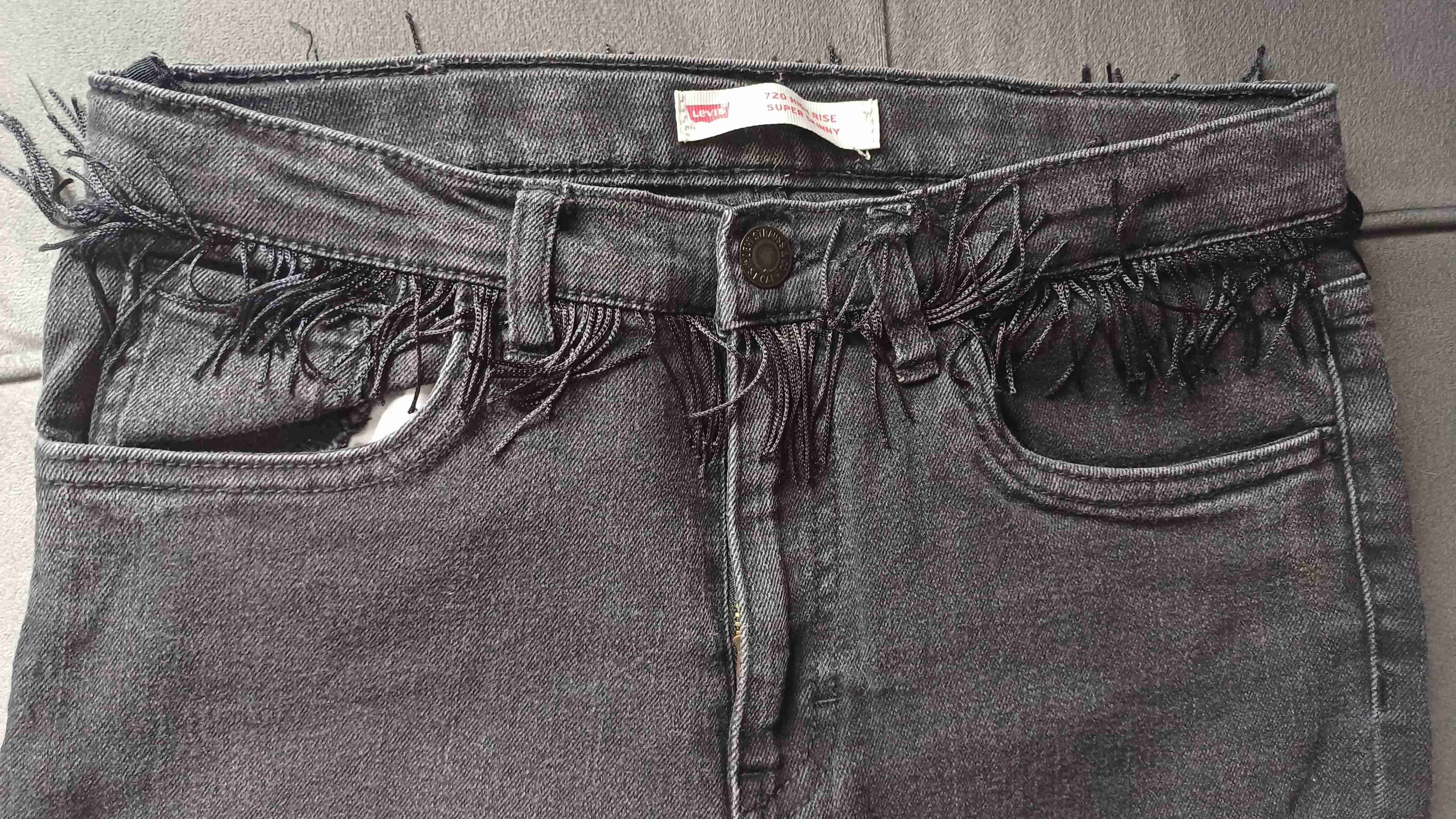 Jeans negros con flecos Levis - miniatura 3