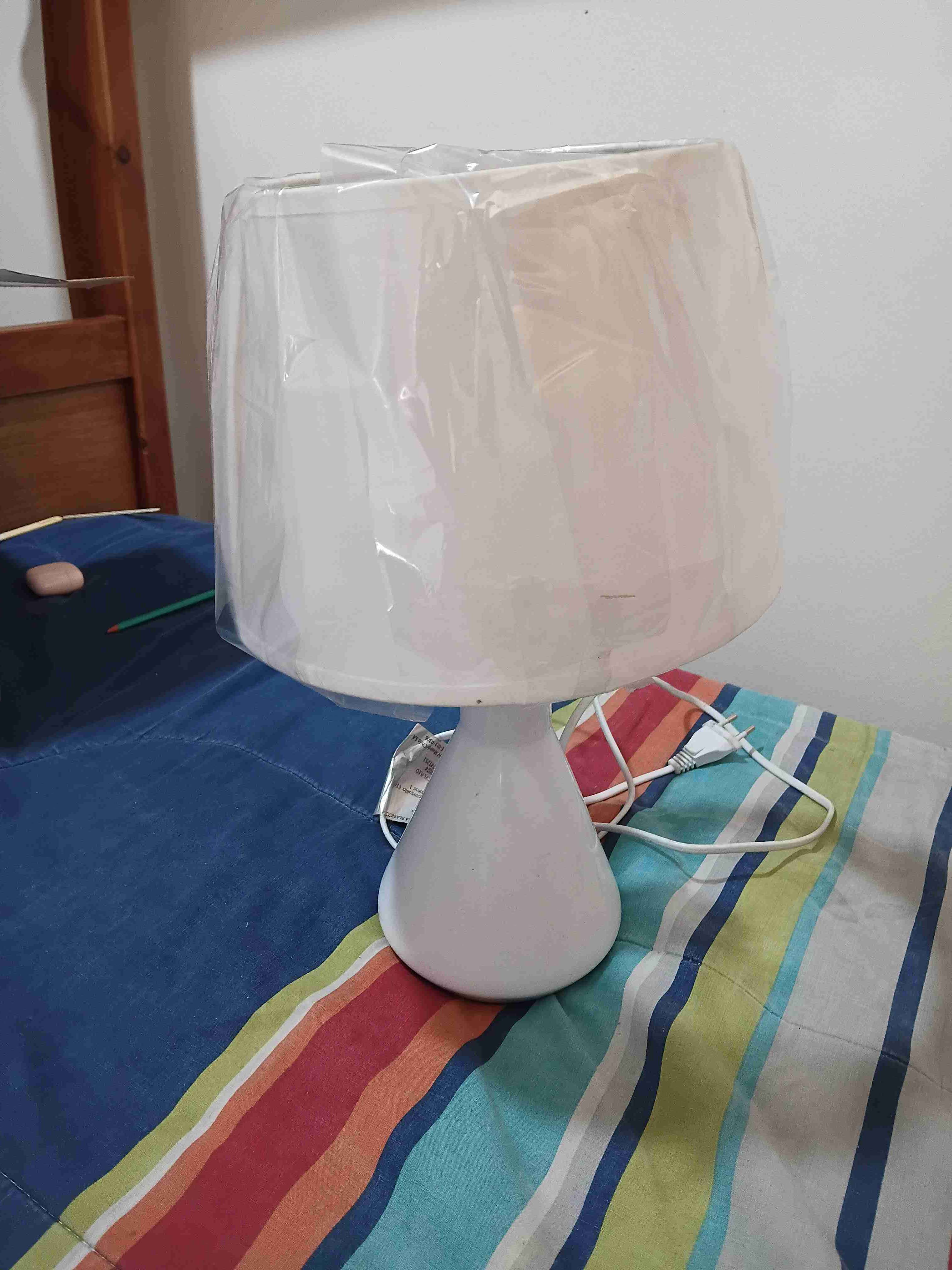 Lámpara de mesa blanca - miniatura 1