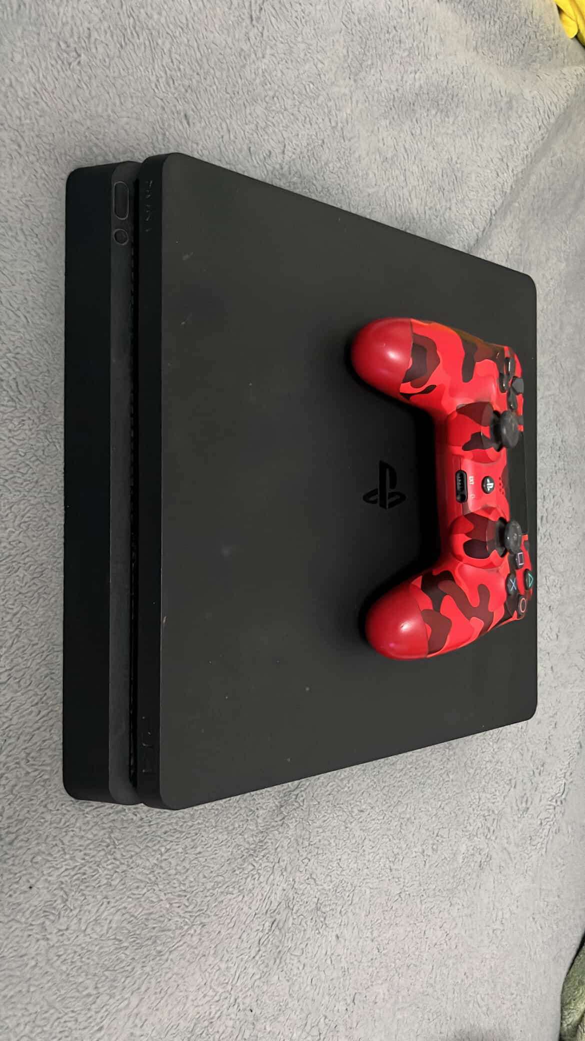 Consola PlayStation 4 con control - miniatura 1