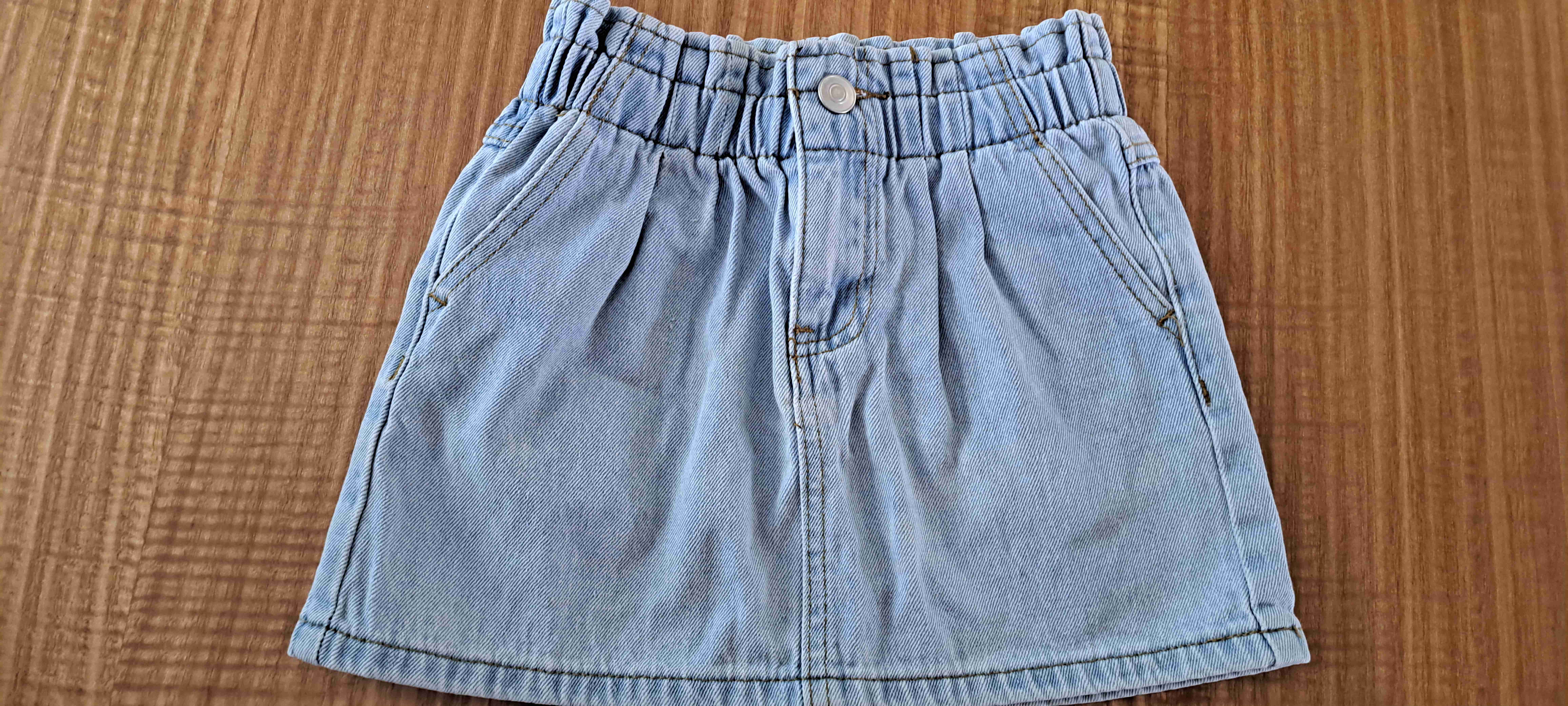 Falda de mezclilla azul clara talla 6