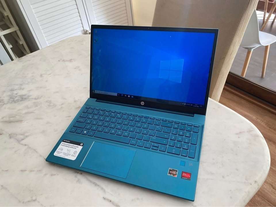 Laptop HP Pavilion 15.6 pulg azul - miniatura 1