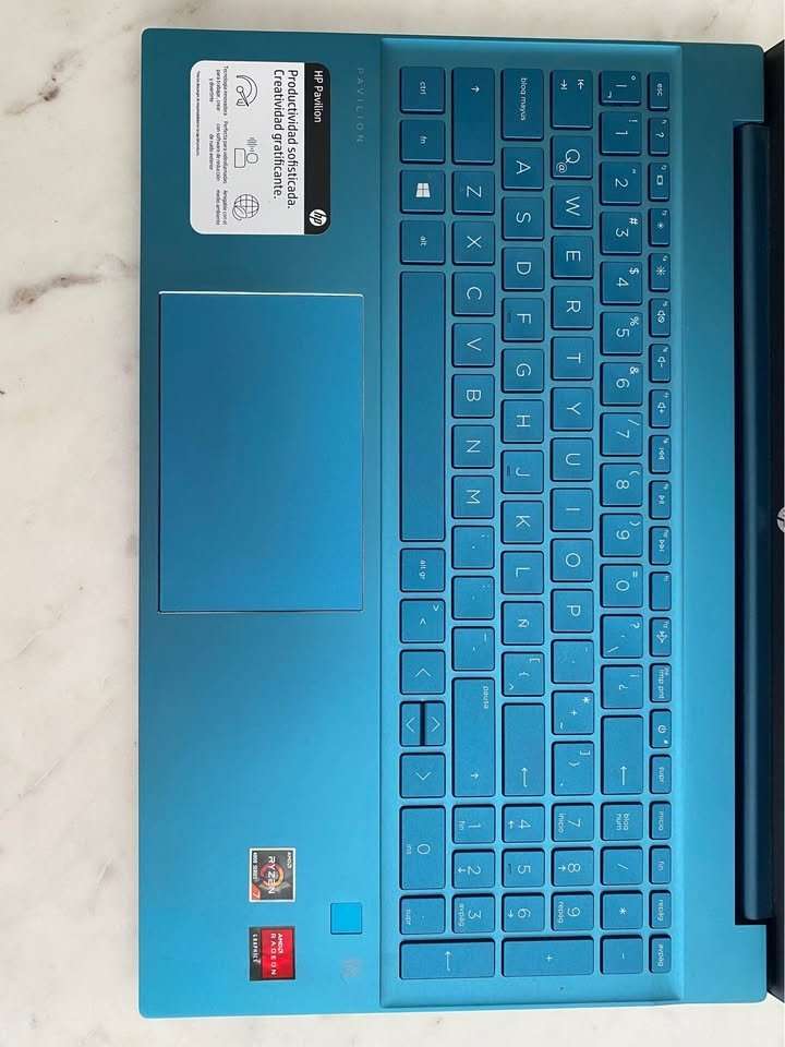 Laptop HP Pavilion 15.6 pulg azul - miniatura 3