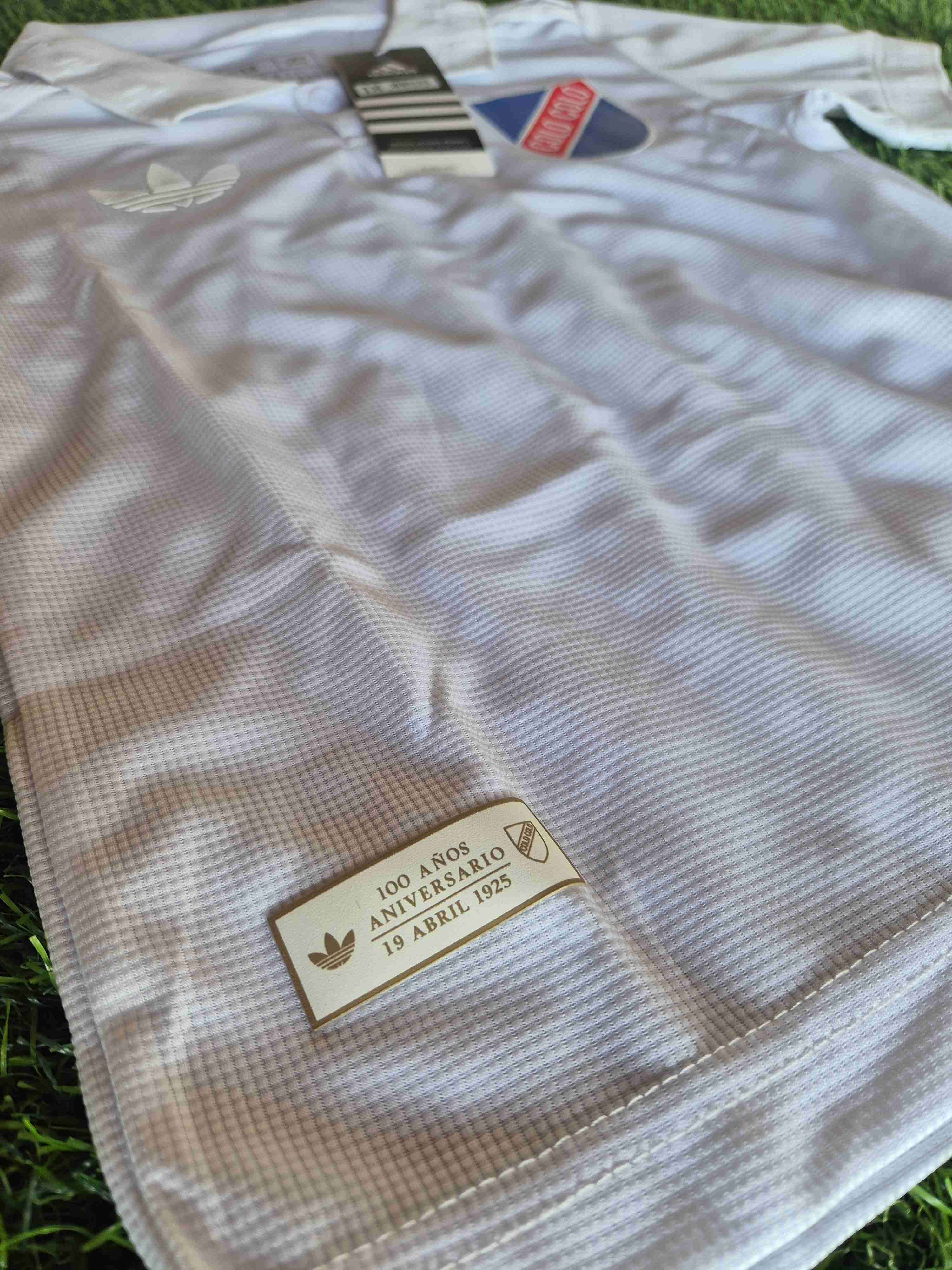 Conjunto infantil Colo-Colo Adidas talla 4 - miniatura 3