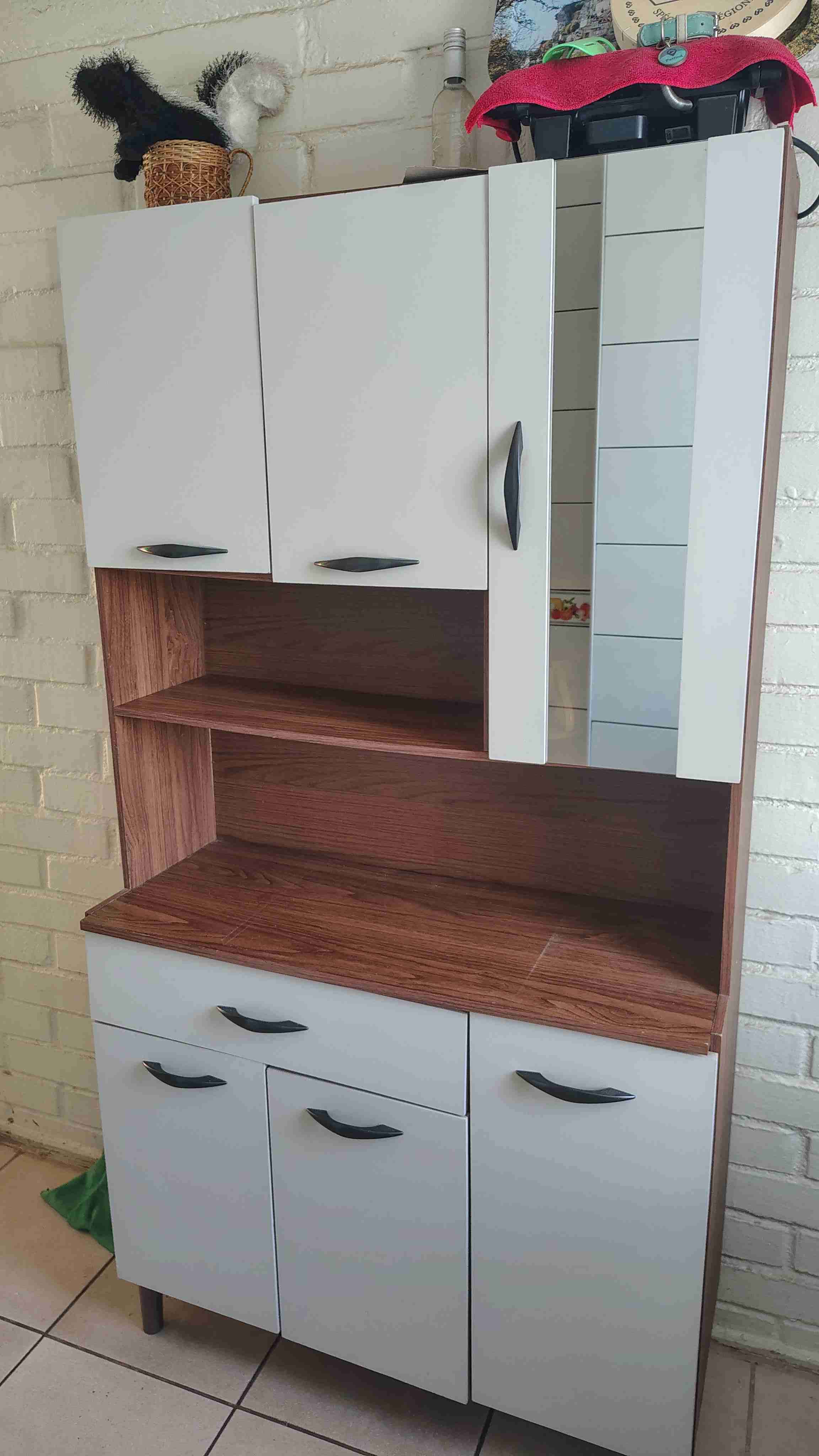 Mueble de cocina madera y blanco