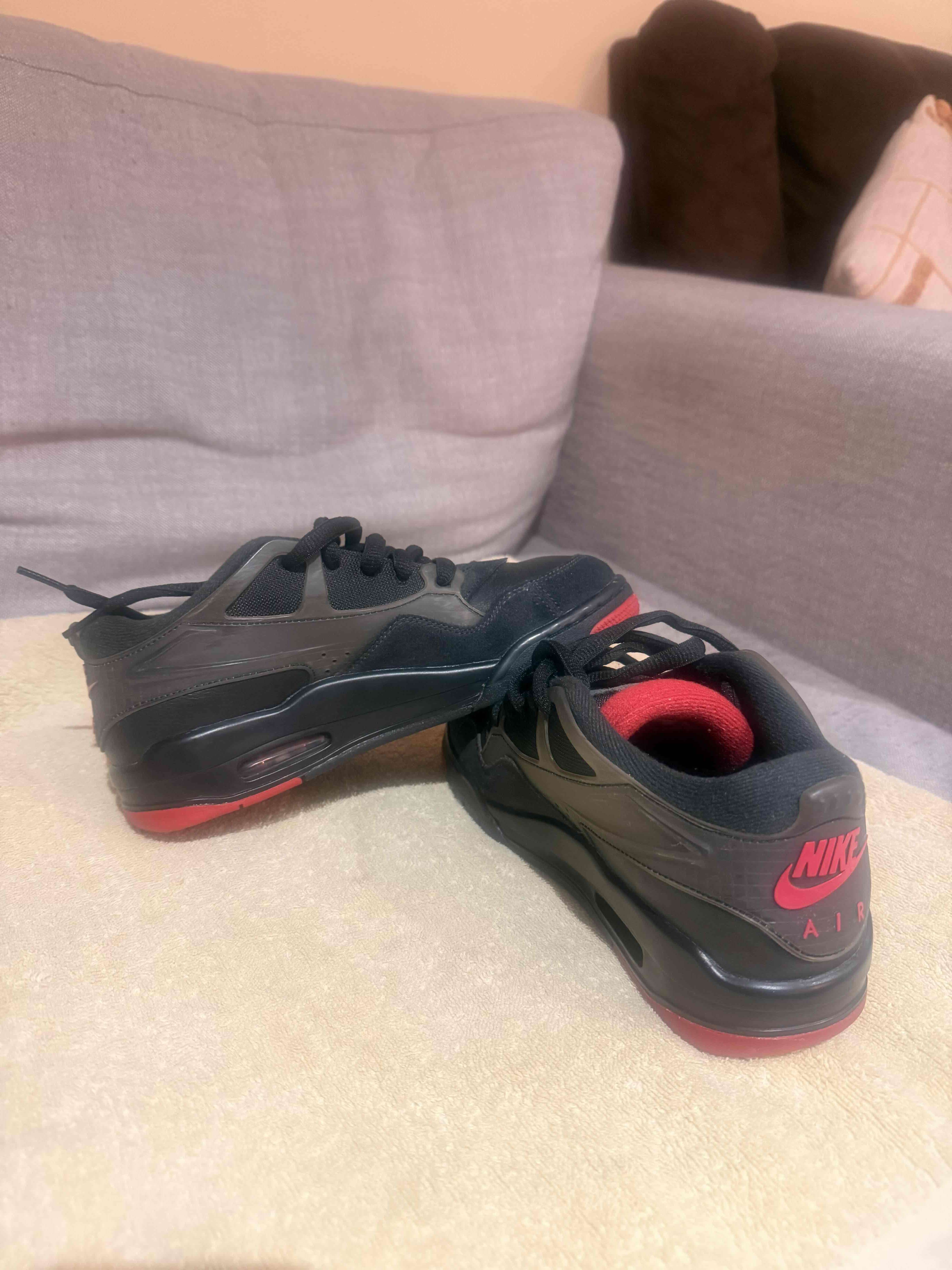 Zapatillas Nike Air negras y rojas - miniatura 1