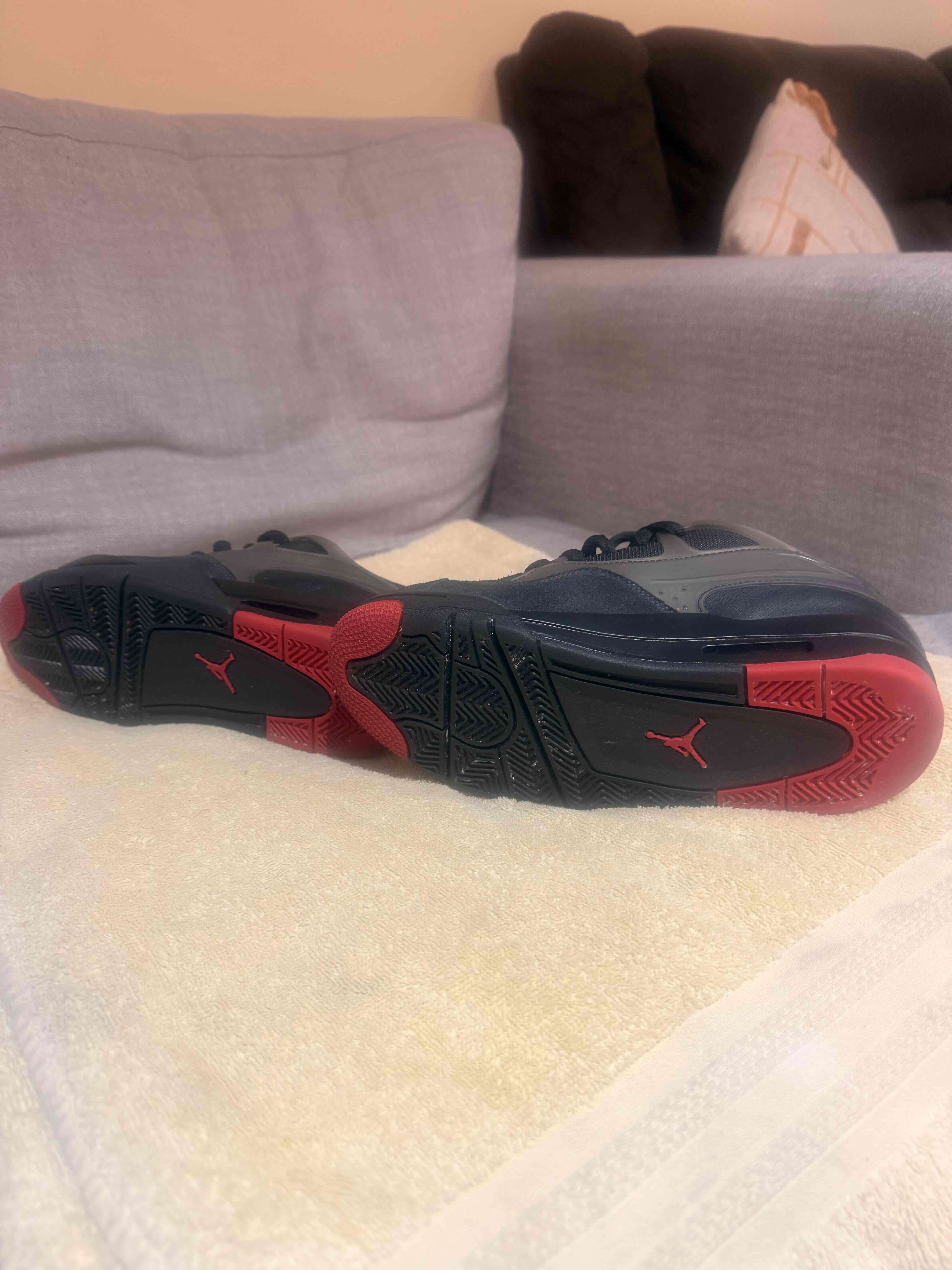 Zapatillas Nike Air negras y rojas - miniatura 2