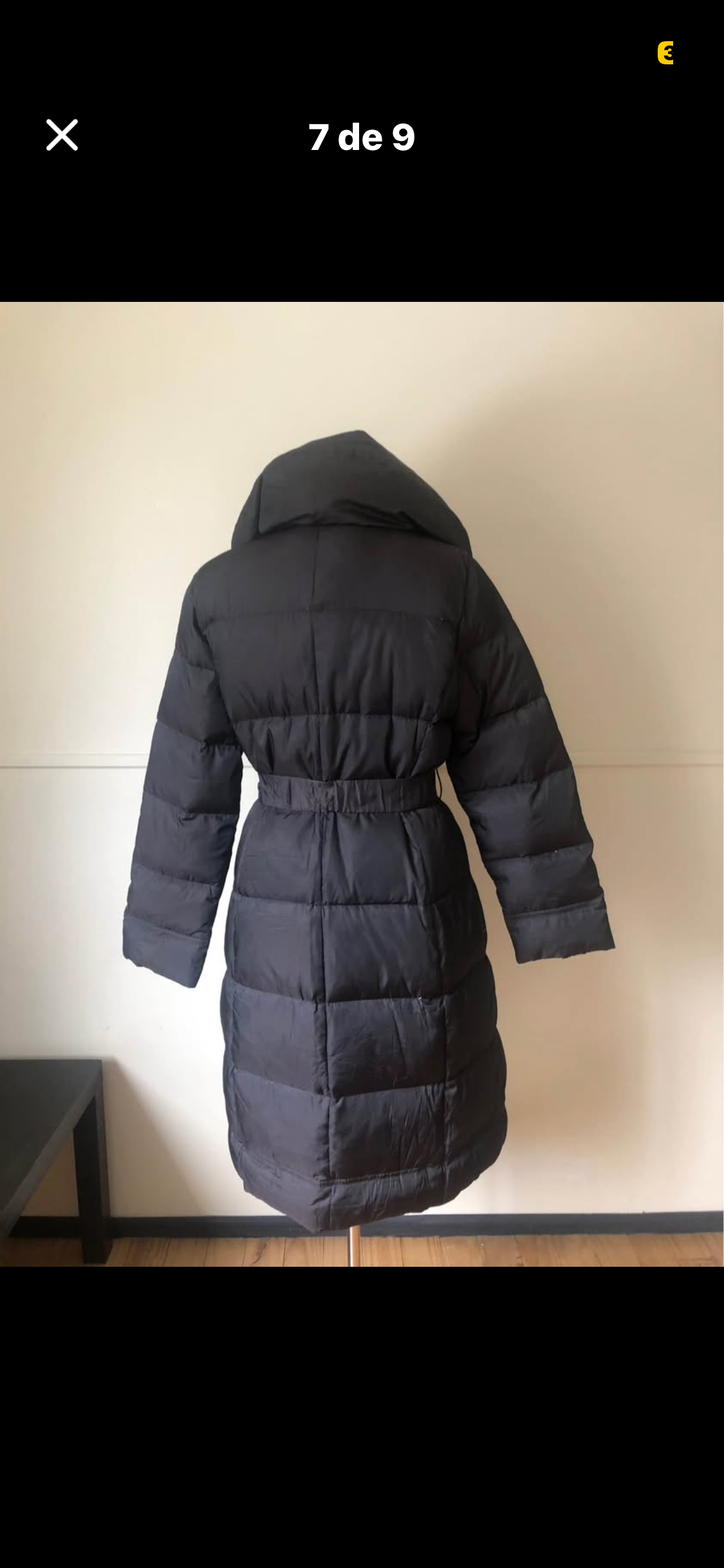 Abrigo negro acolchado con cinturón - miniatura 2