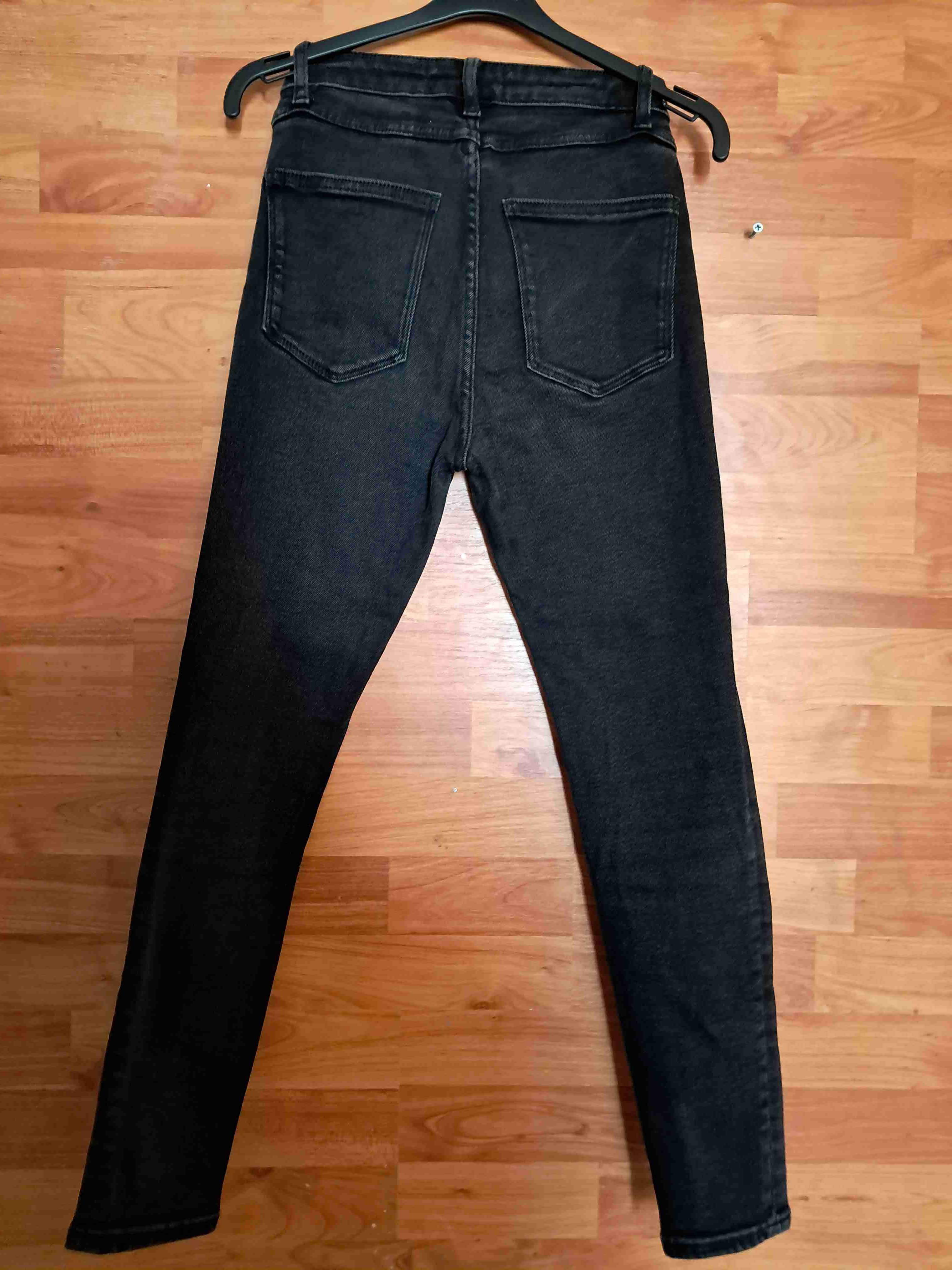 Jeans negros estilo clásico - miniatura 2
