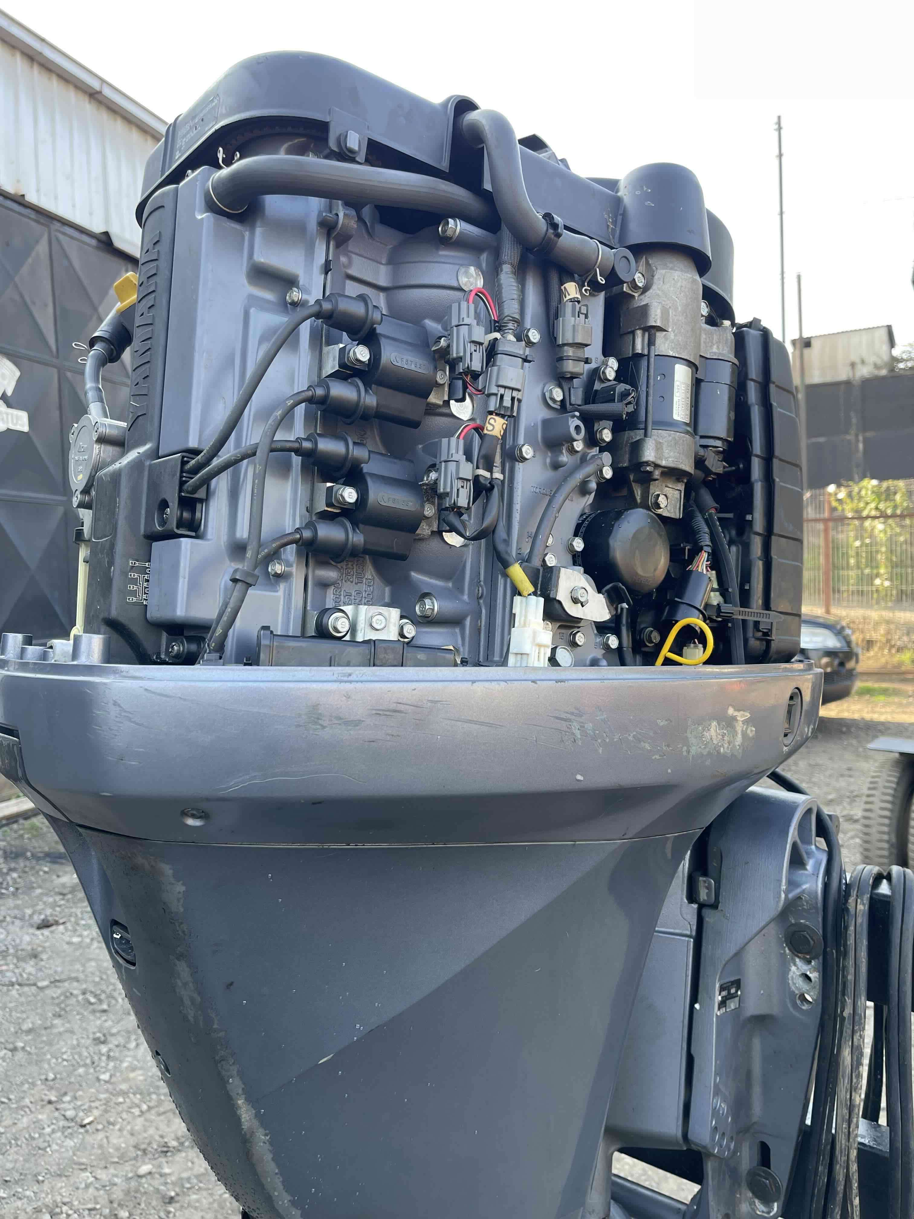Motor fuera de borda Yamaha 90HP - miniatura 5