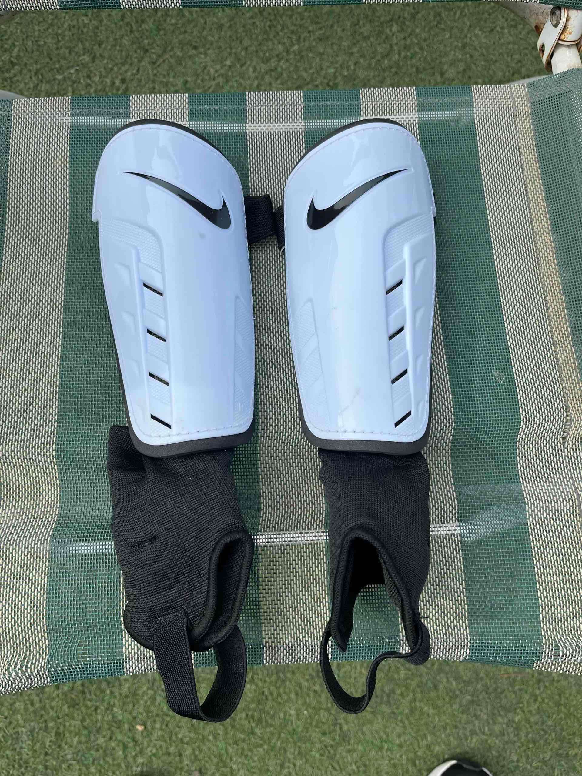 Canilleras Nike para niño