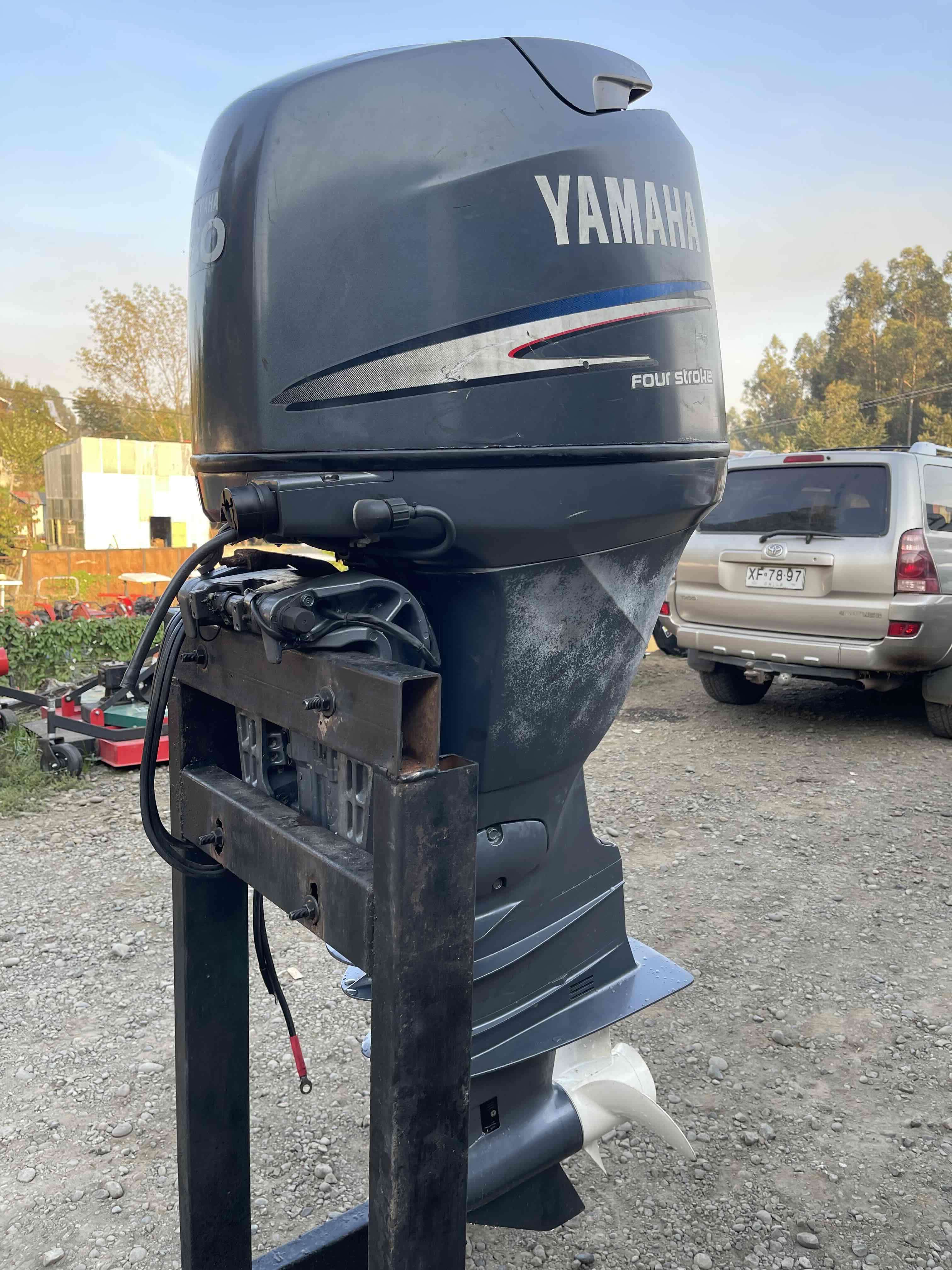 Motor fuera de borda Yamaha 80HP - miniatura 2